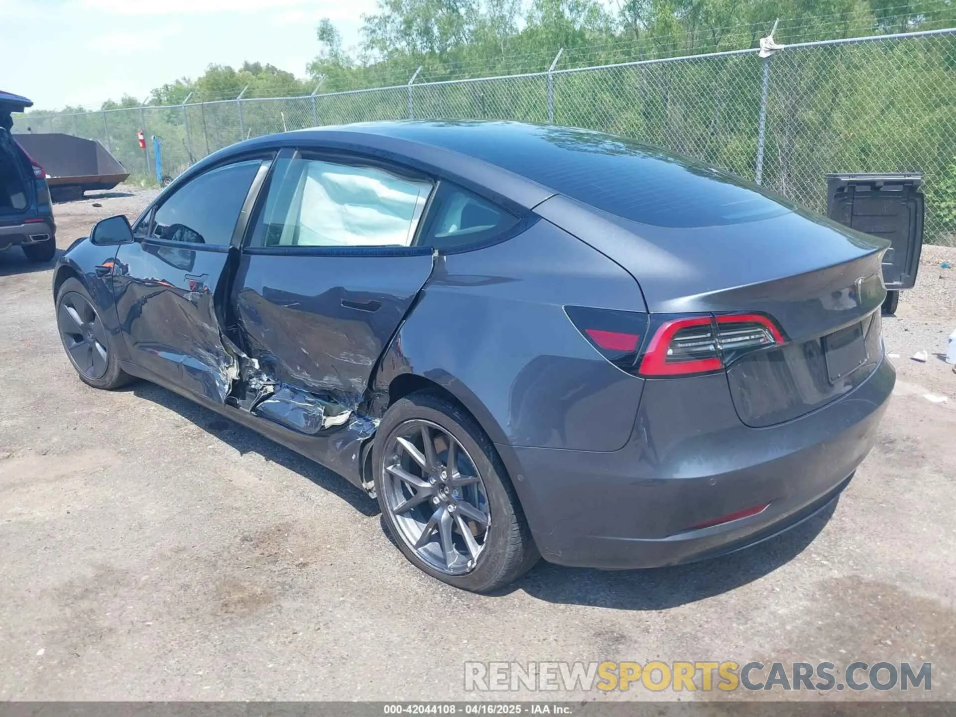 3 Photograph of a damaged car 5YJ3E1EB2NF335641 TESLA MODEL 3 2022