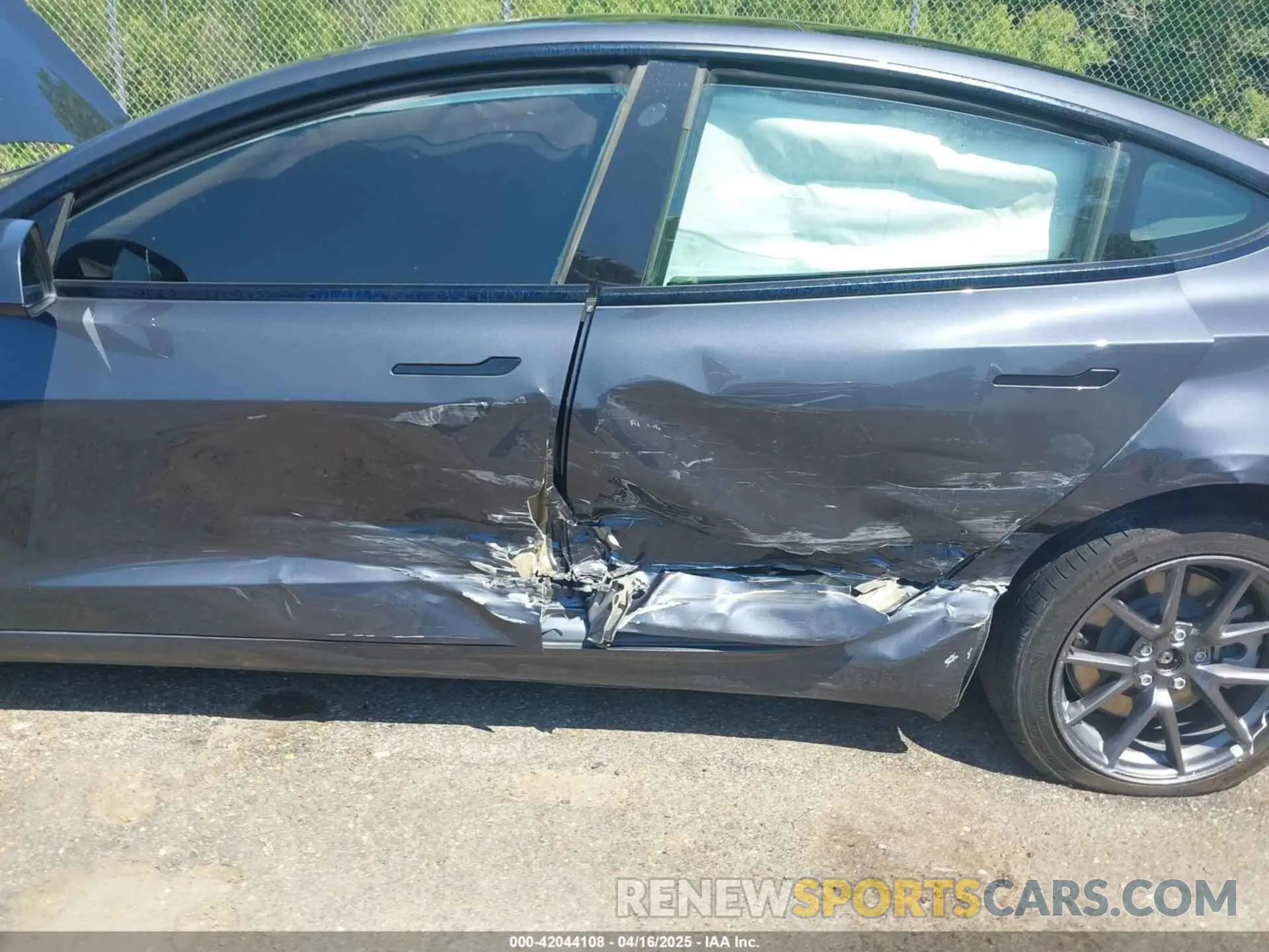 6 Photograph of a damaged car 5YJ3E1EB2NF335641 TESLA MODEL 3 2022
