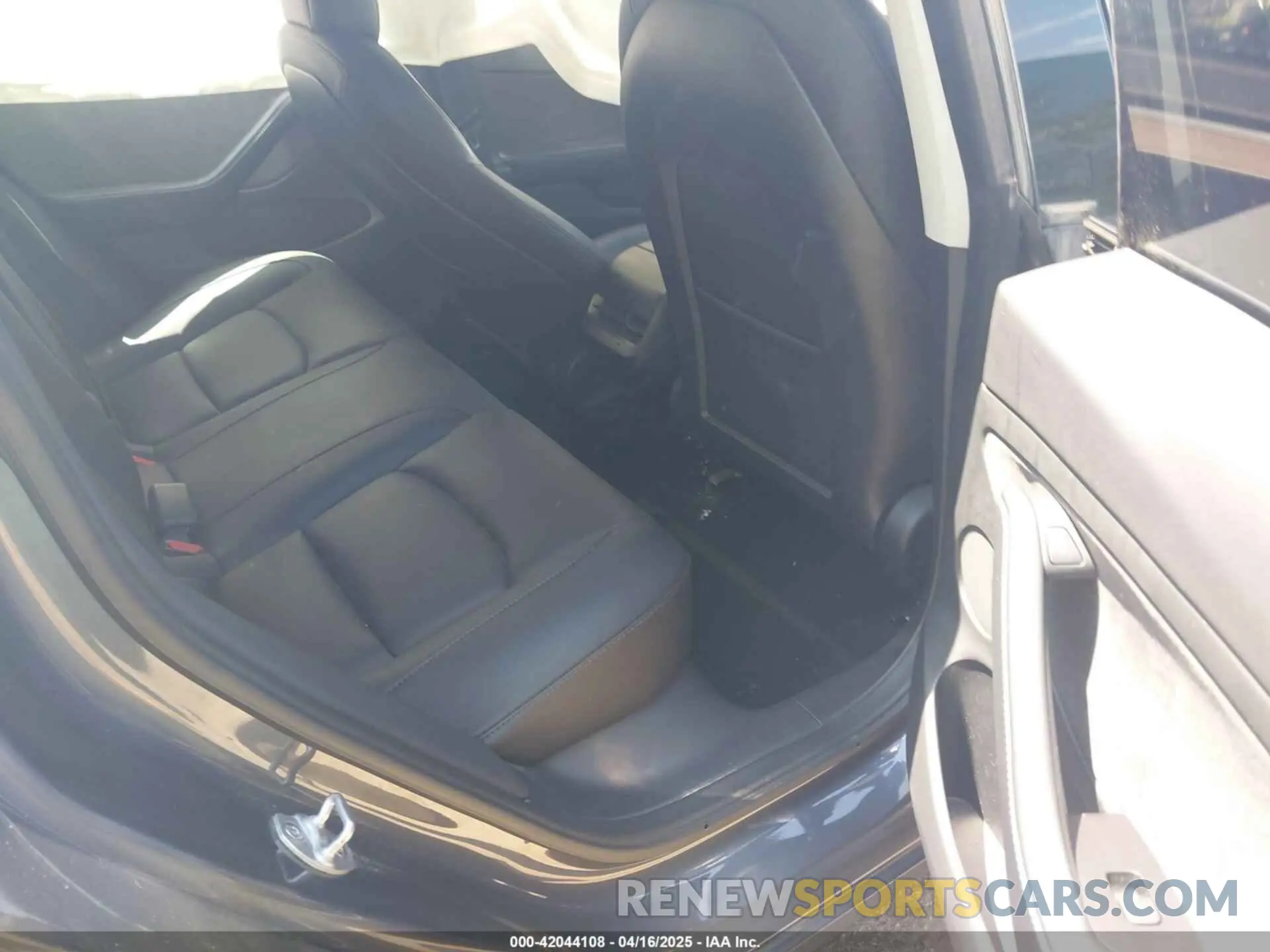 8 Photograph of a damaged car 5YJ3E1EB2NF335641 TESLA MODEL 3 2022
