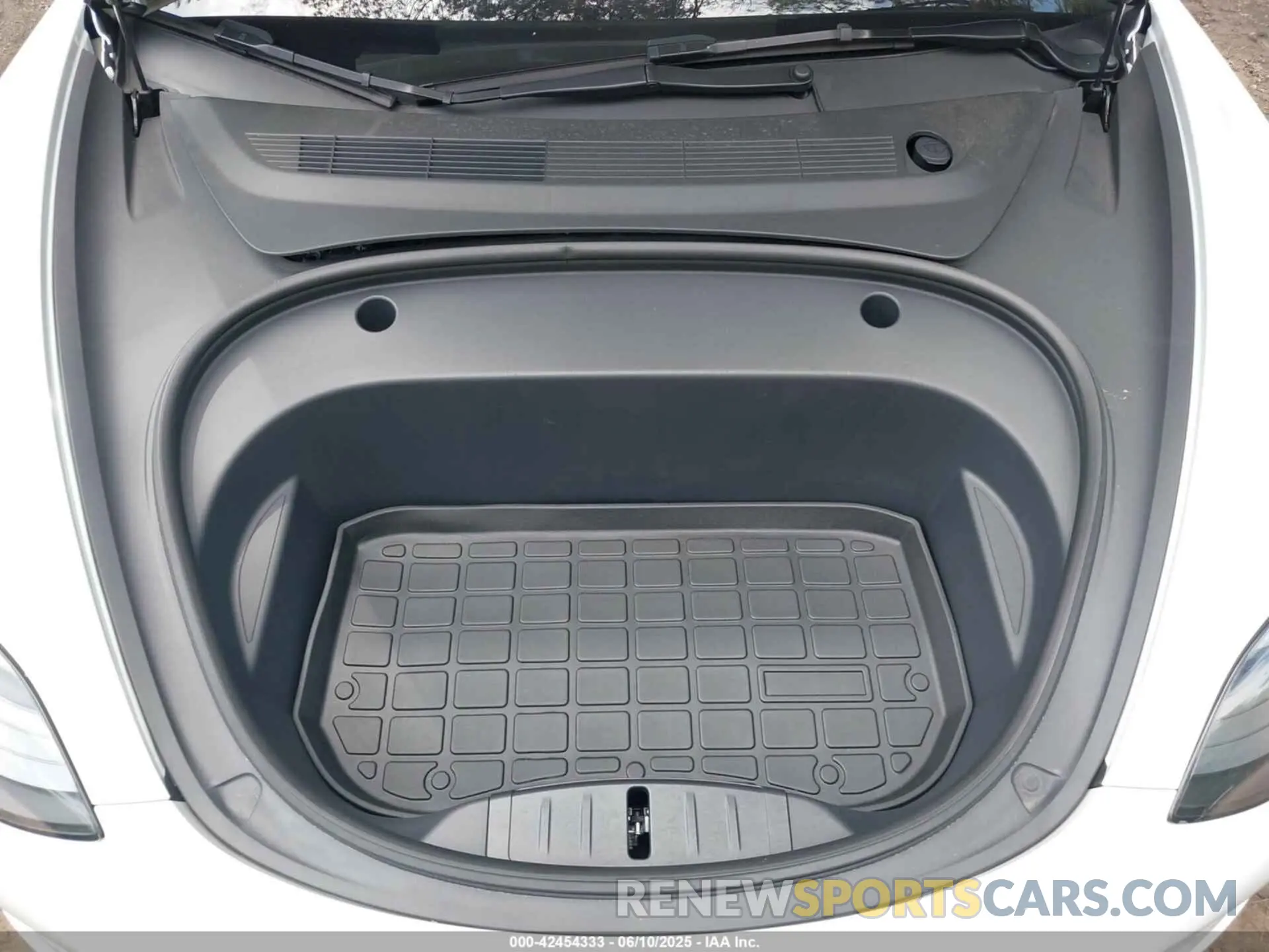 10 Photograph of a damaged car 5YJ3E1EB2NF359485 TESLA MODEL 3 2022