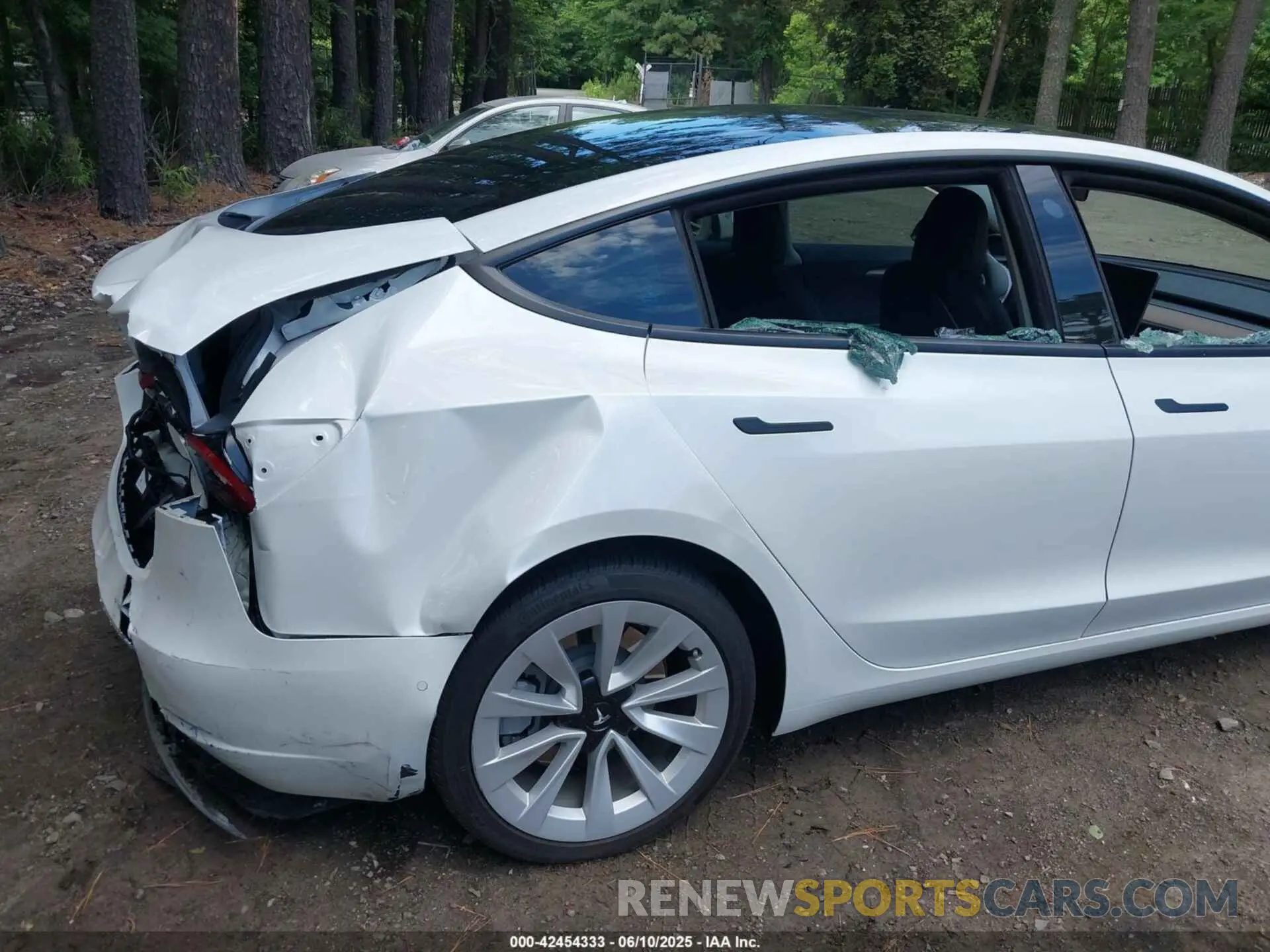 19 Photograph of a damaged car 5YJ3E1EB2NF359485 TESLA MODEL 3 2022