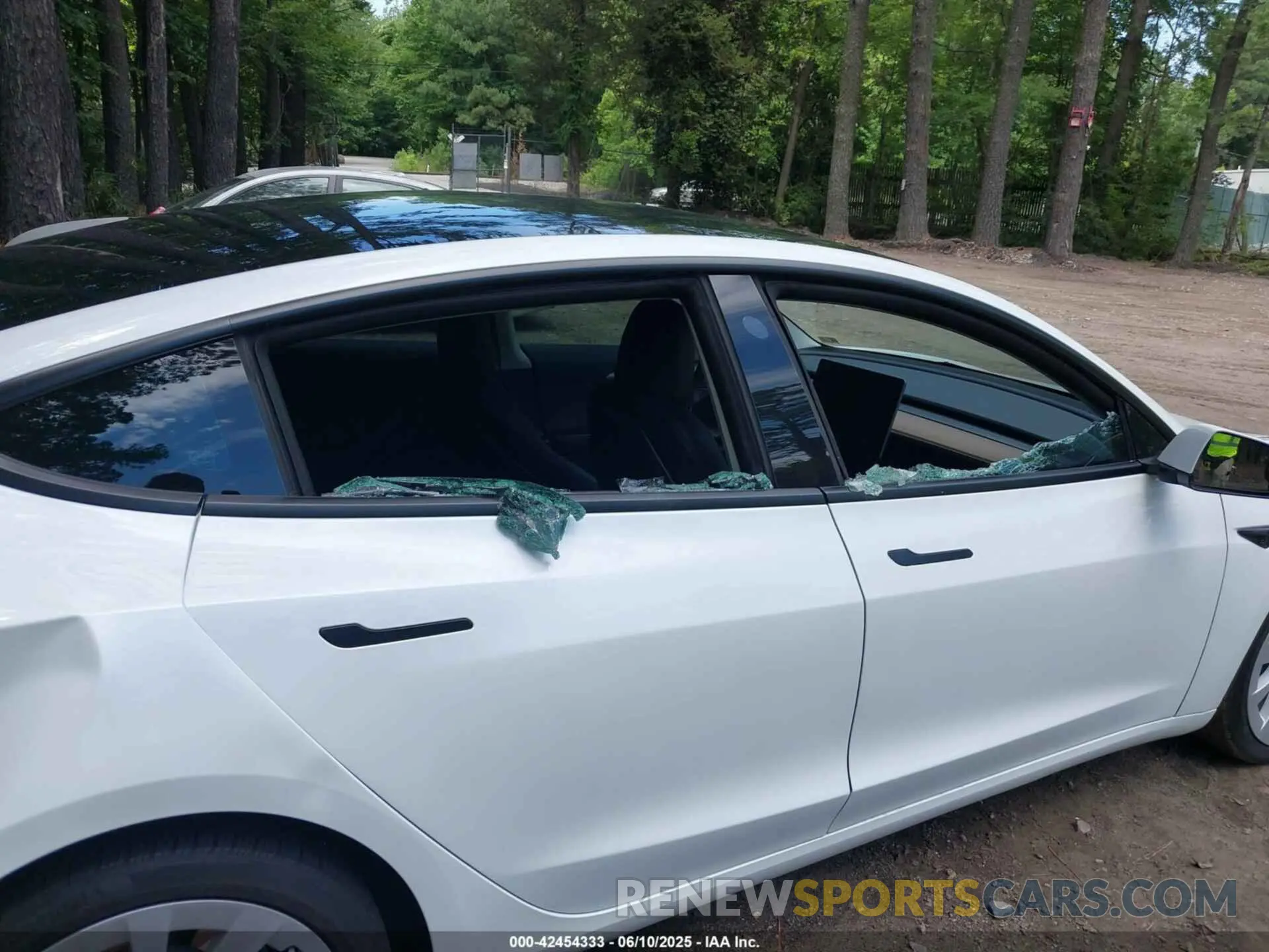 20 Photograph of a damaged car 5YJ3E1EB2NF359485 TESLA MODEL 3 2022