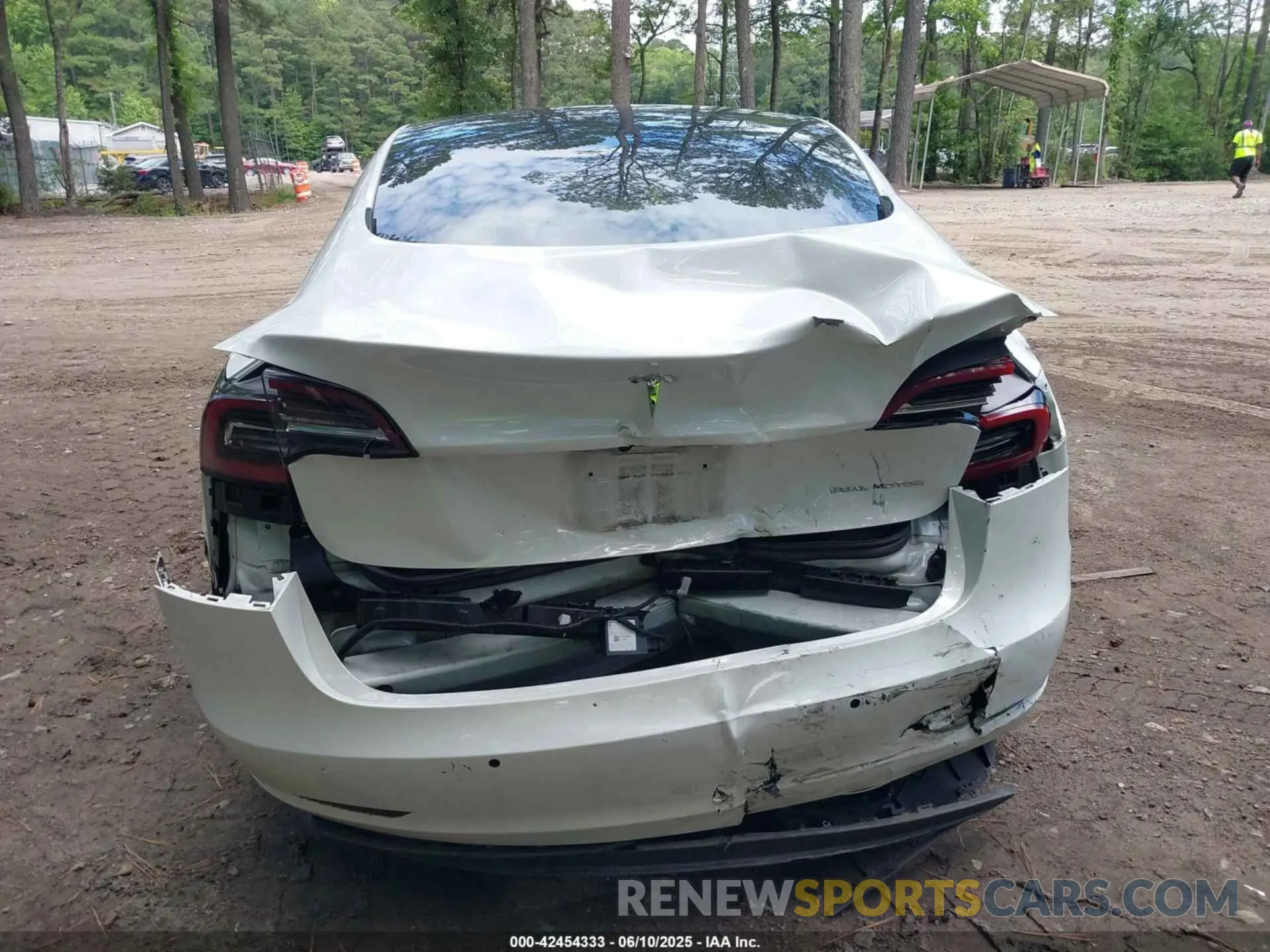 6 Photograph of a damaged car 5YJ3E1EB2NF359485 TESLA MODEL 3 2022