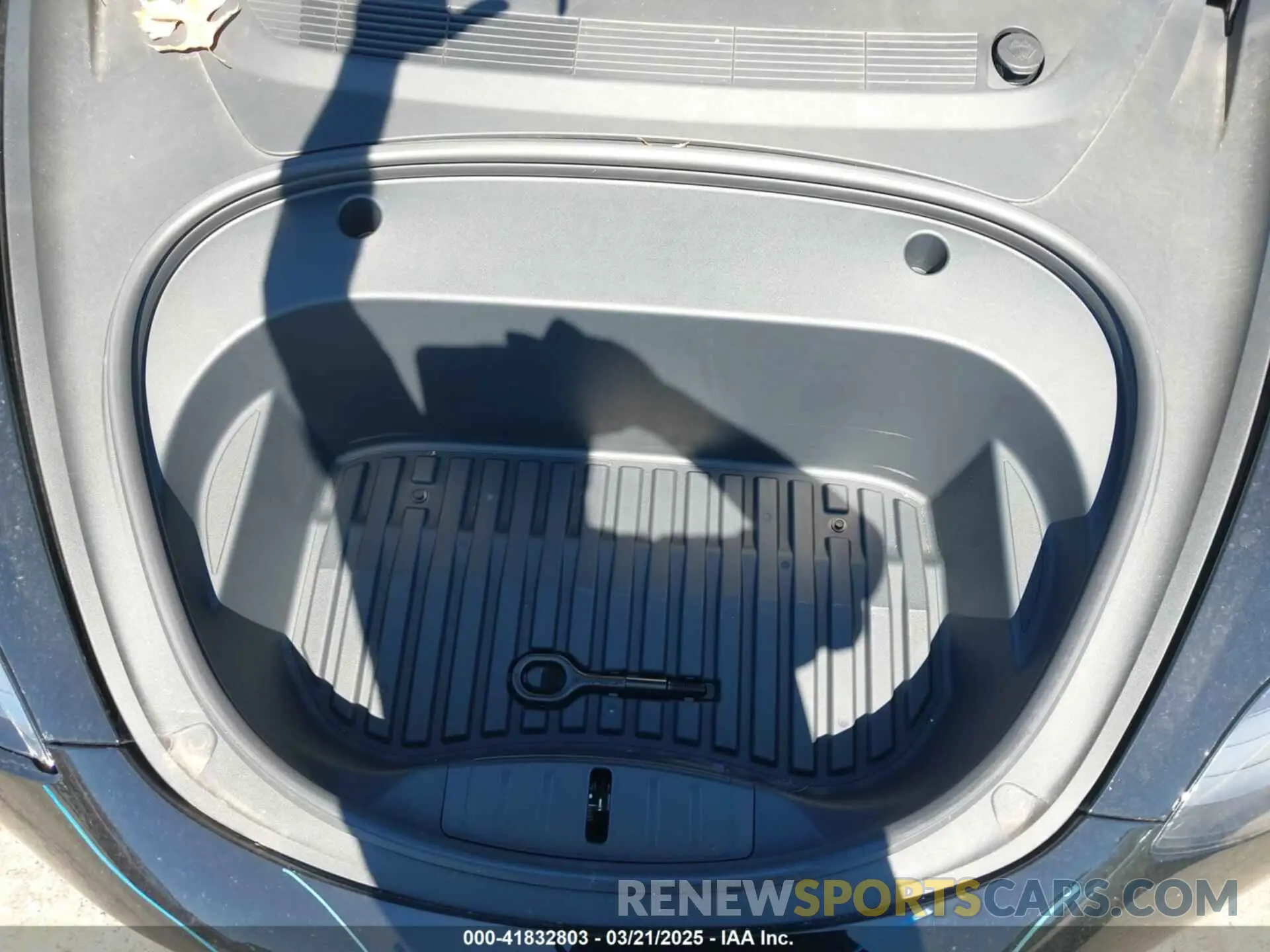 10 Photograph of a damaged car 5YJ3E1EB3NF104313 TESLA MODEL 3 2022