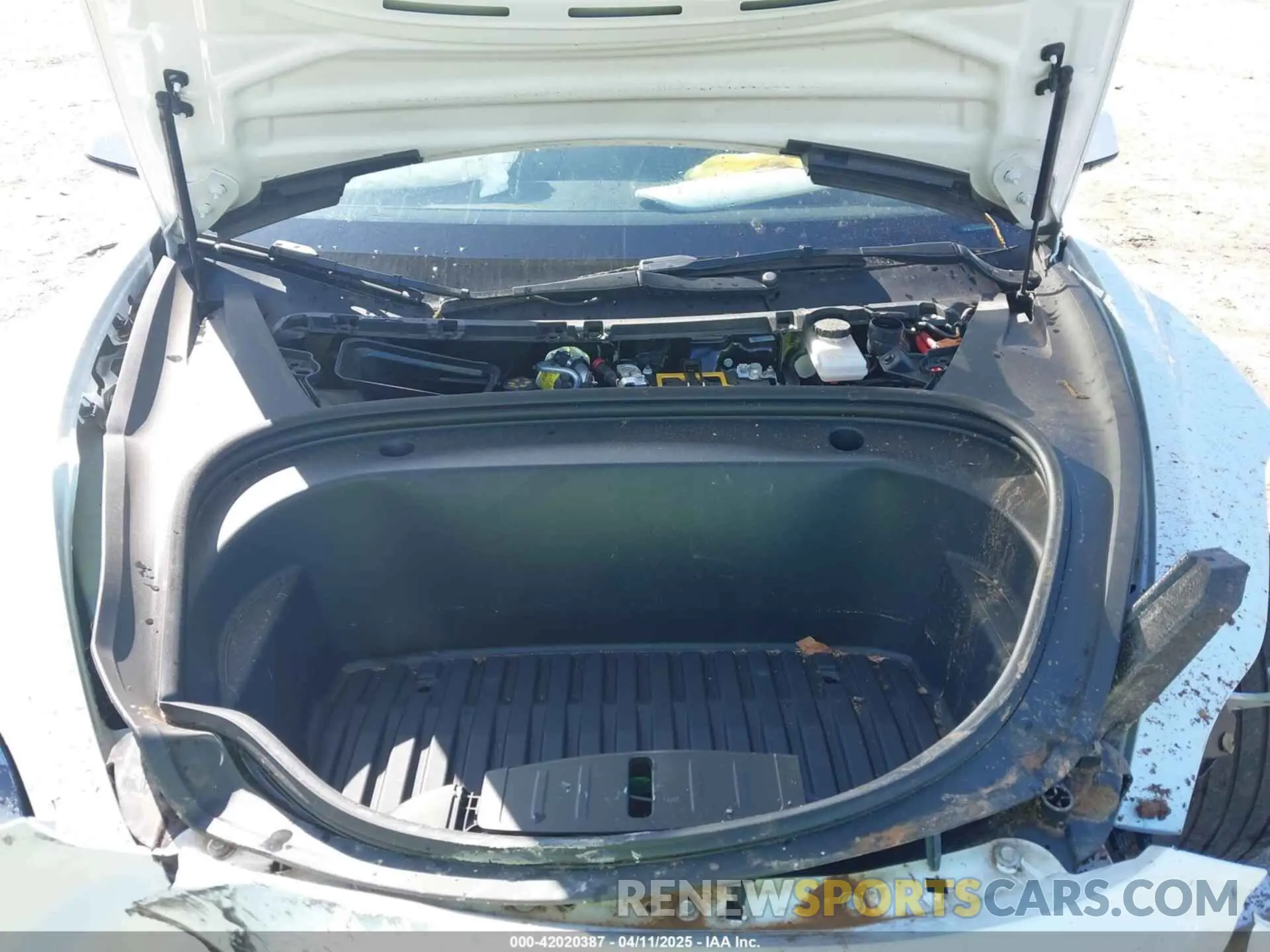 10 Photograph of a damaged car 5YJ3E1EB3NF105770 TESLA MODEL 3 2022