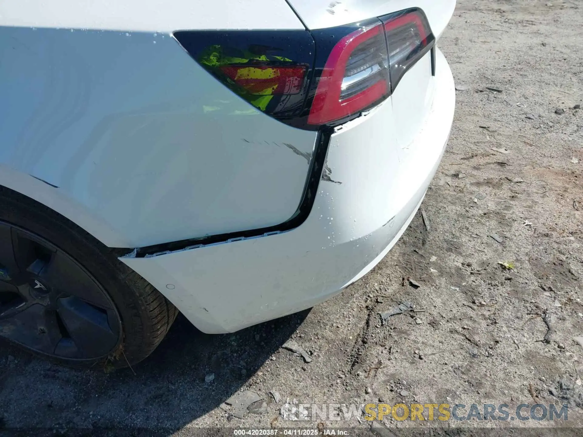6 Photograph of a damaged car 5YJ3E1EB3NF105770 TESLA MODEL 3 2022