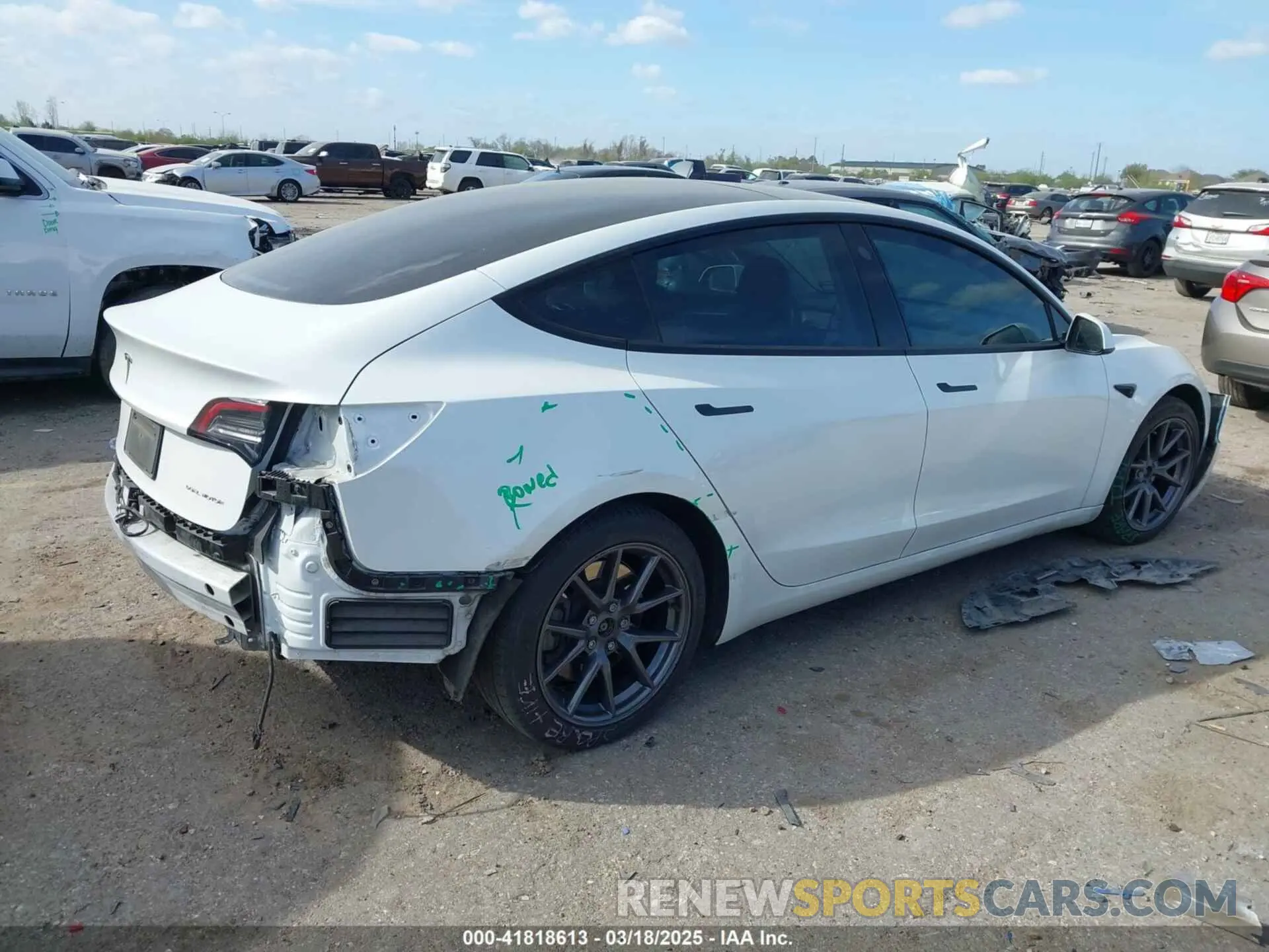 4 Photograph of a damaged car 5YJ3E1EB3NF106448 TESLA MODEL 3 2022