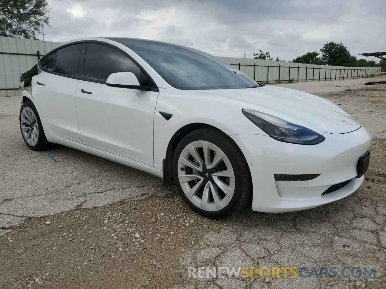 4 Photograph of a damaged car 5YJ3E1EB3NF131334 TESLA MODEL 3 2022