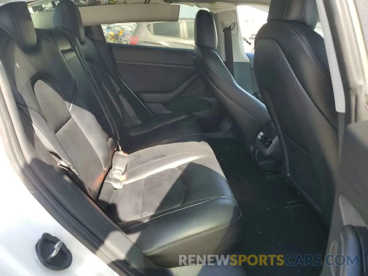 10 Photograph of a damaged car 5YJ3E1EB3NF143581 TESLA MODEL 3 2022