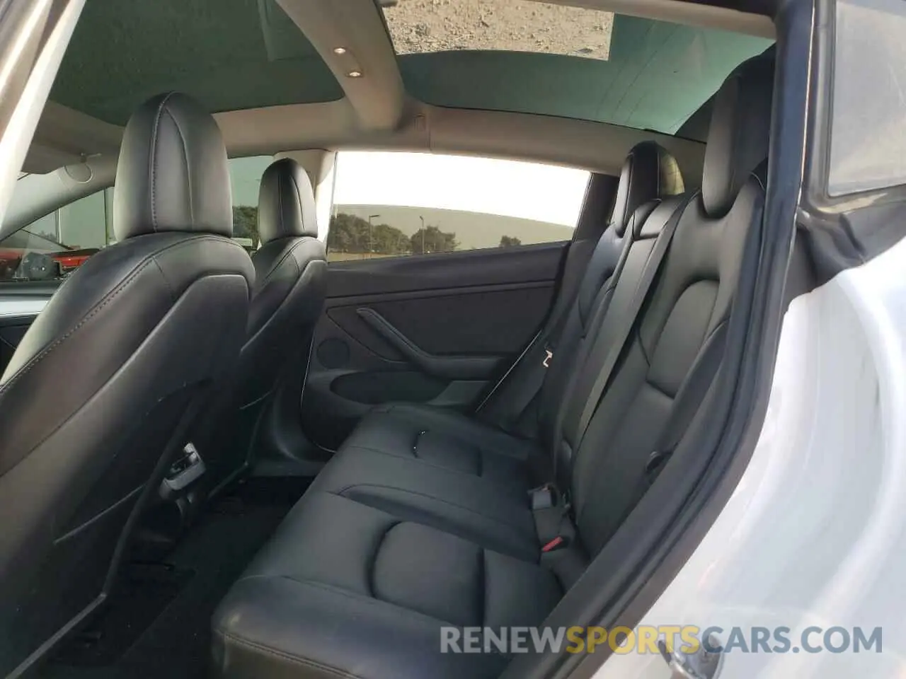 10 Photograph of a damaged car 5YJ3E1EB3NF181909 TESLA MODEL 3 2022