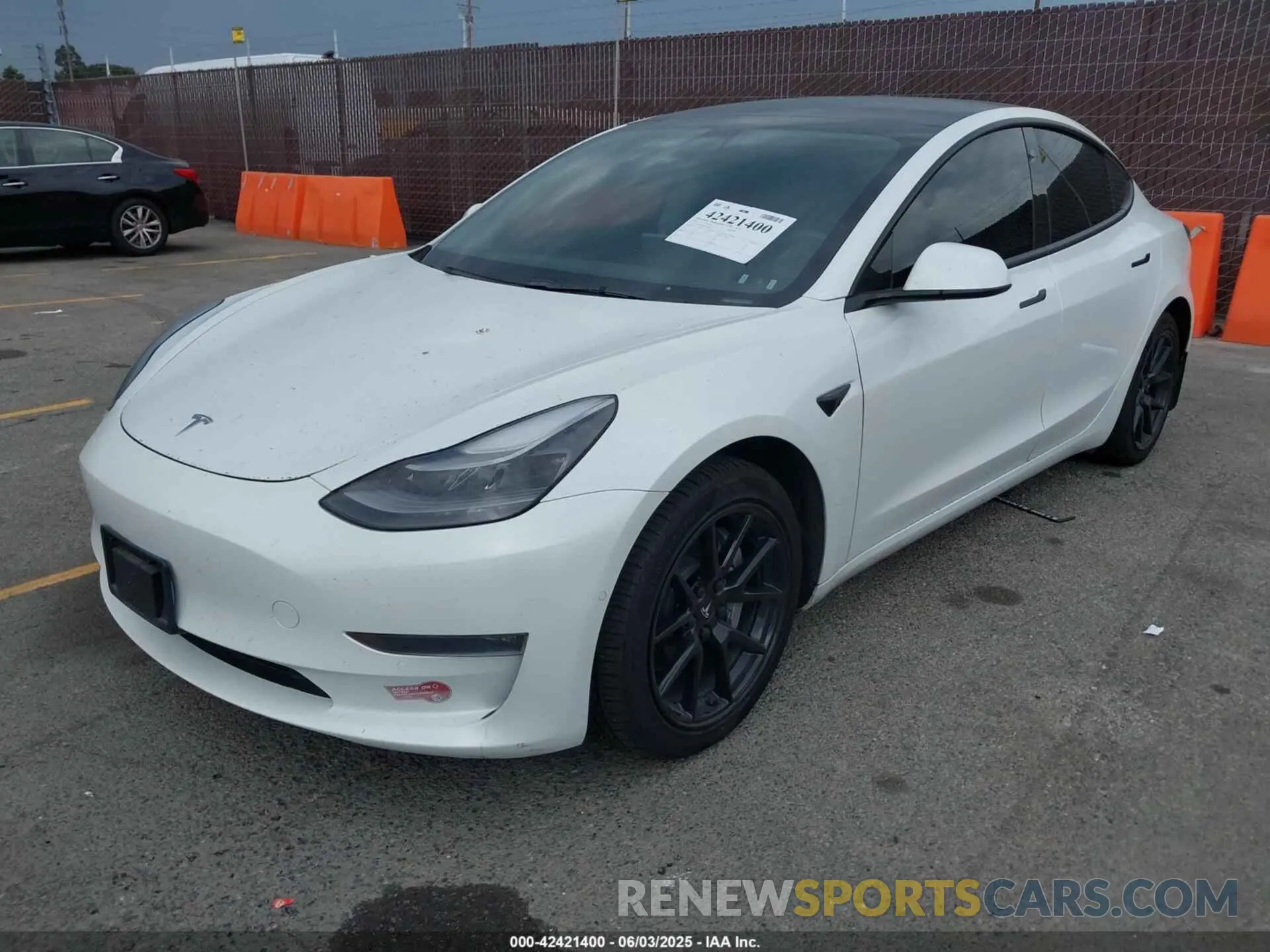2 Photograph of a damaged car 5YJ3E1EB3NF183689 TESLA MODEL 3 2022