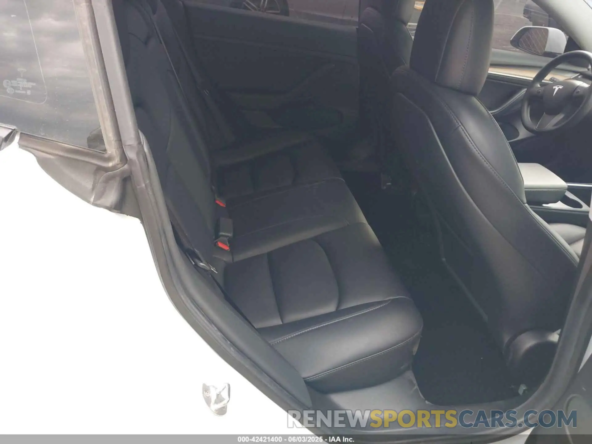 8 Photograph of a damaged car 5YJ3E1EB3NF183689 TESLA MODEL 3 2022