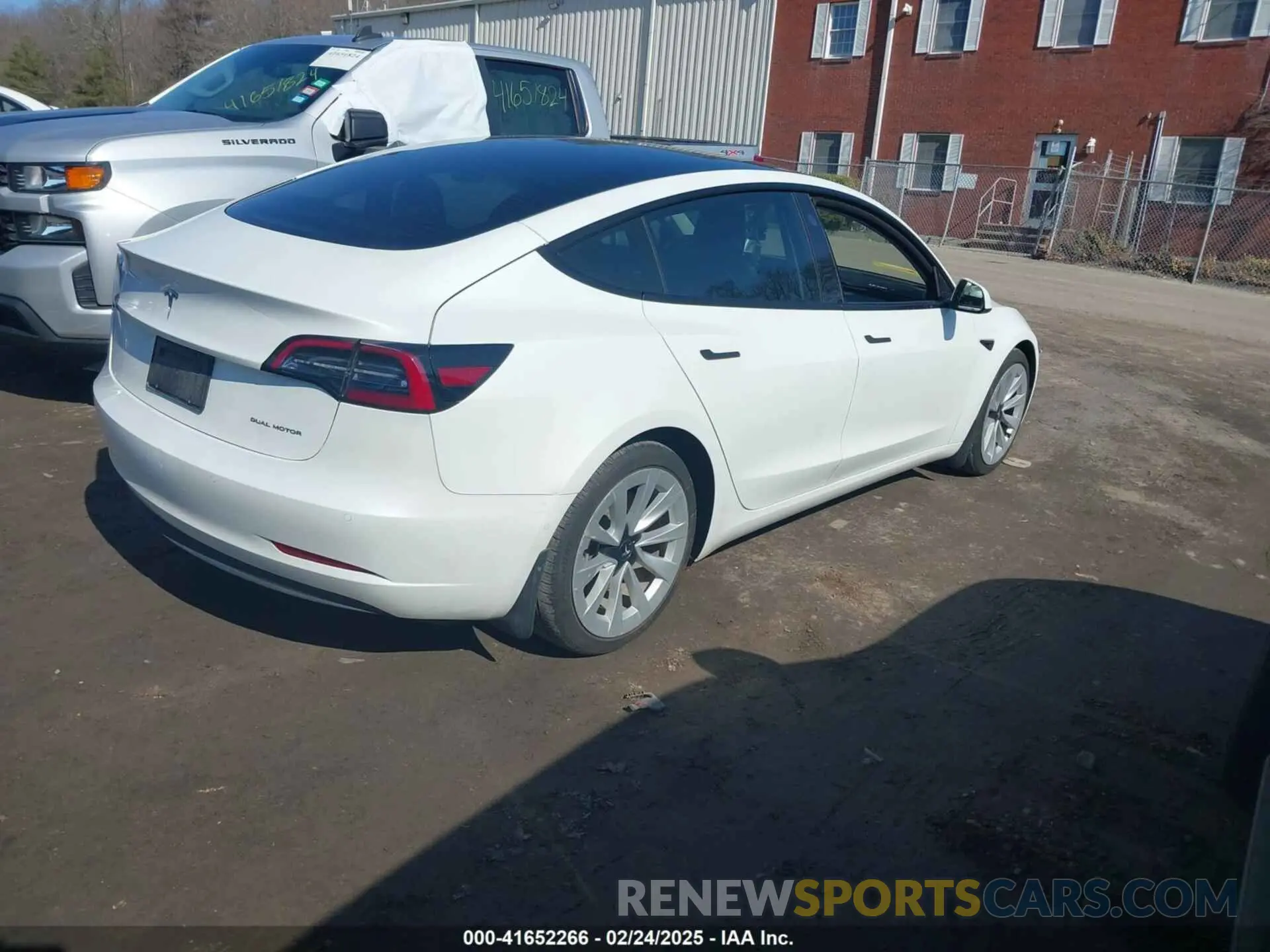 4 Photograph of a damaged car 5YJ3E1EB3NF186074 TESLA MODEL 3 2022