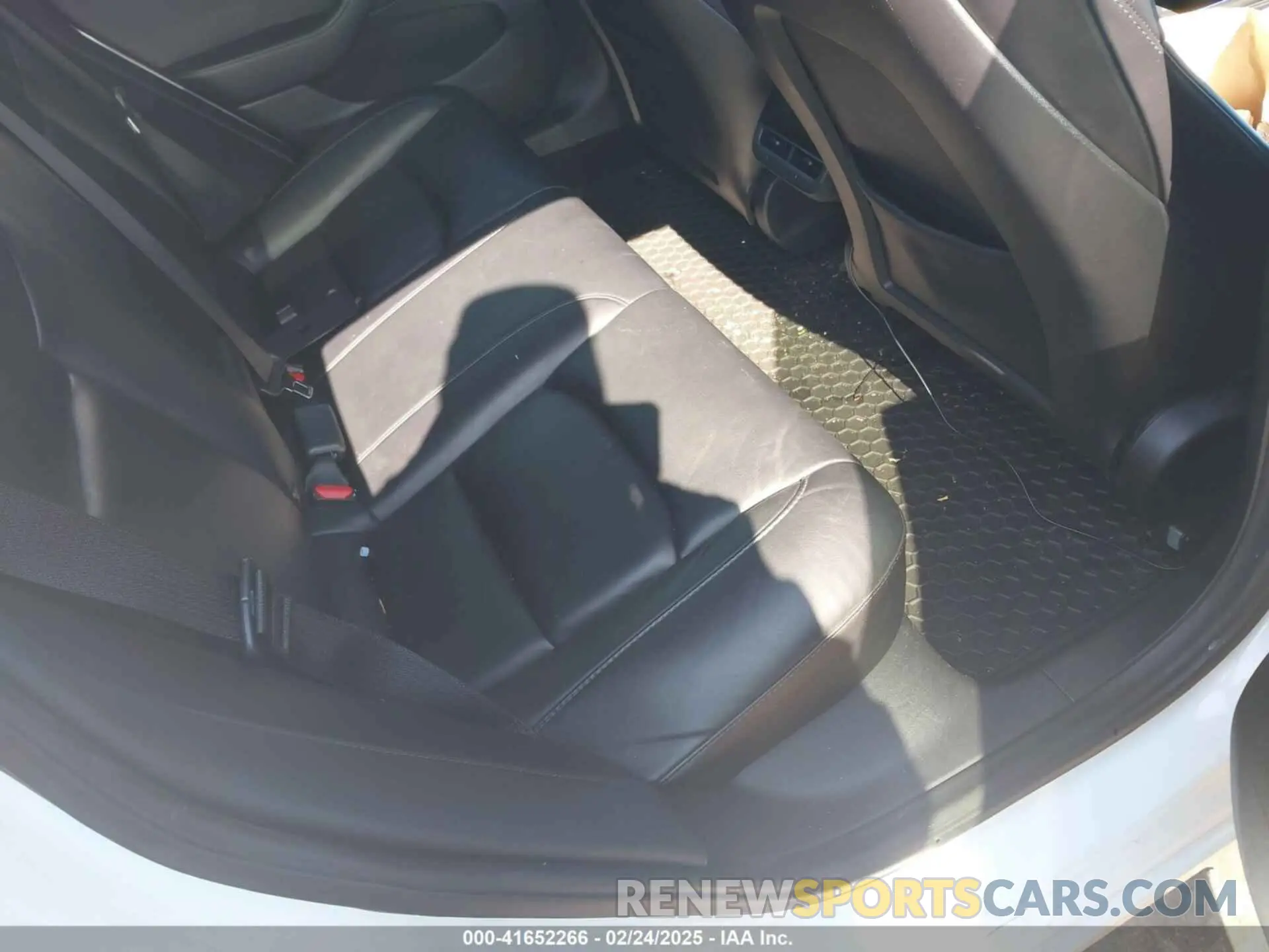 8 Photograph of a damaged car 5YJ3E1EB3NF186074 TESLA MODEL 3 2022