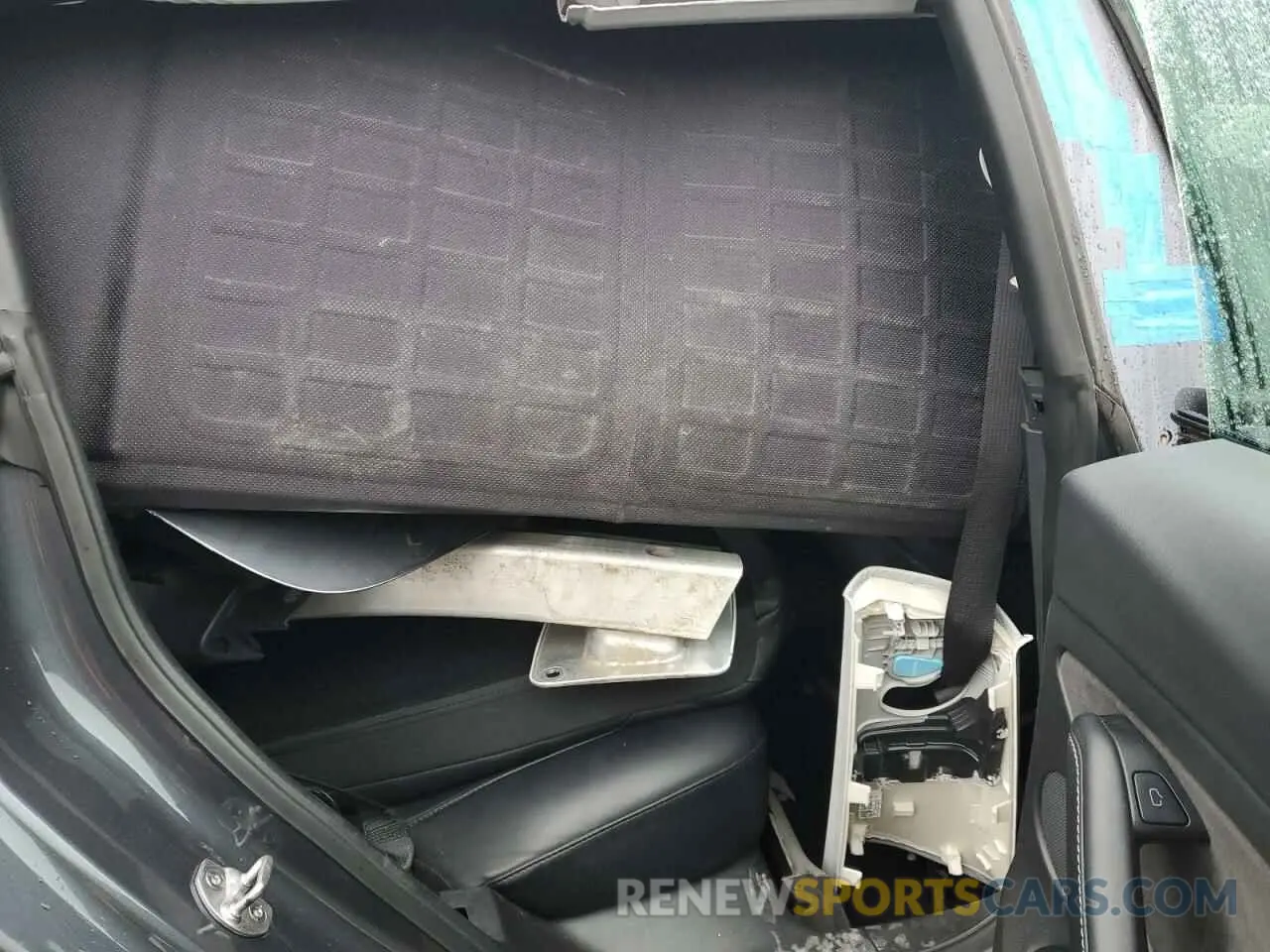 10 Photograph of a damaged car 5YJ3E1EB3NF192649 TESLA MODEL 3 2022