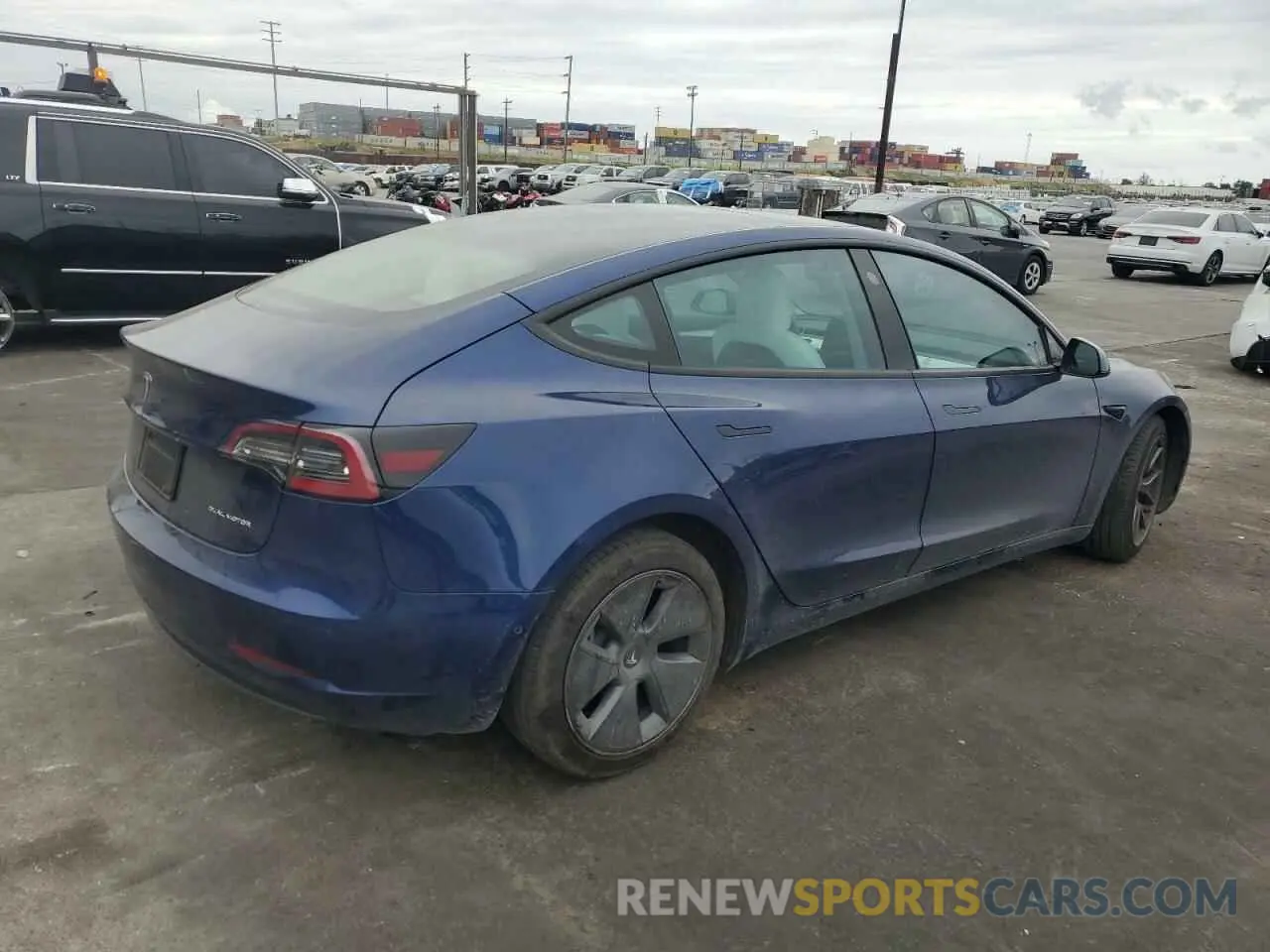 3 Photograph of a damaged car 5YJ3E1EB3NF195681 TESLA MODEL 3 2022