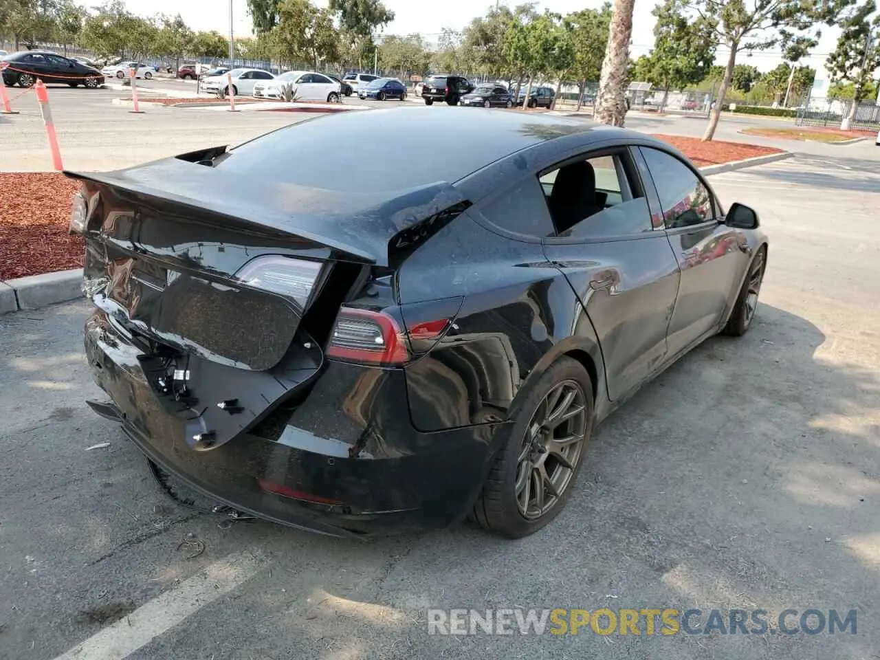 4 Photograph of a damaged car 5YJ3E1EB3NF233636 TESLA MODEL 3 2022