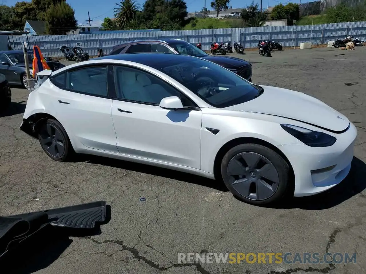 4 Photograph of a damaged car 5YJ3E1EB3NF249738 TESLA MODEL 3 2022