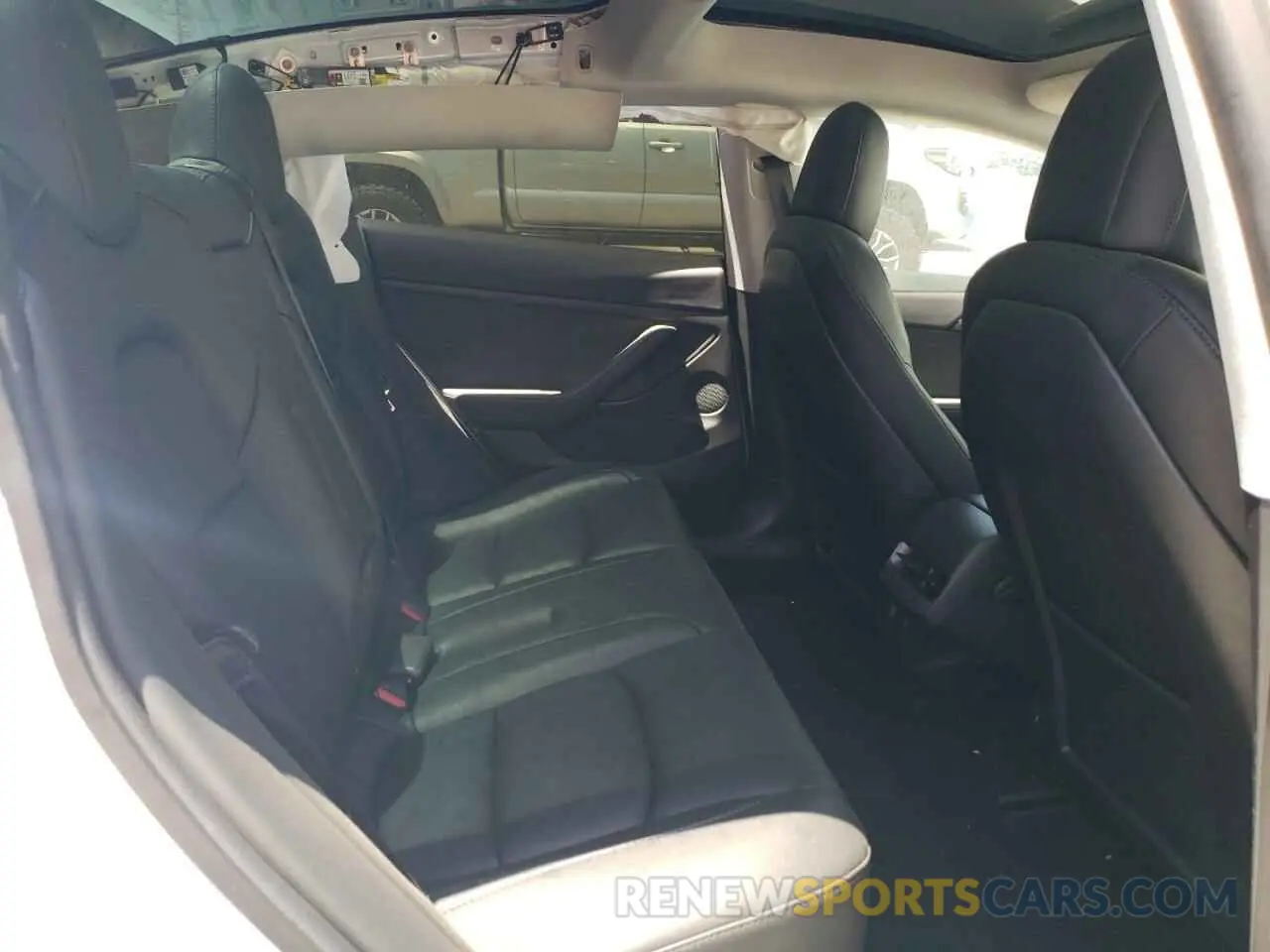 10 Photograph of a damaged car 5YJ3E1EB3NF253434 TESLA MODEL 3 2022