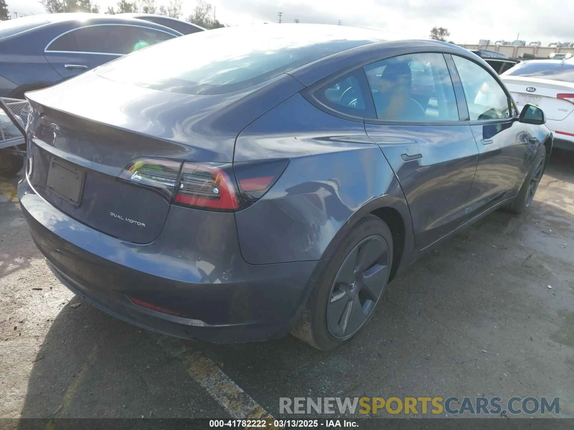 4 Photograph of a damaged car 5YJ3E1EB3NF253546 TESLA MODEL 3 2022
