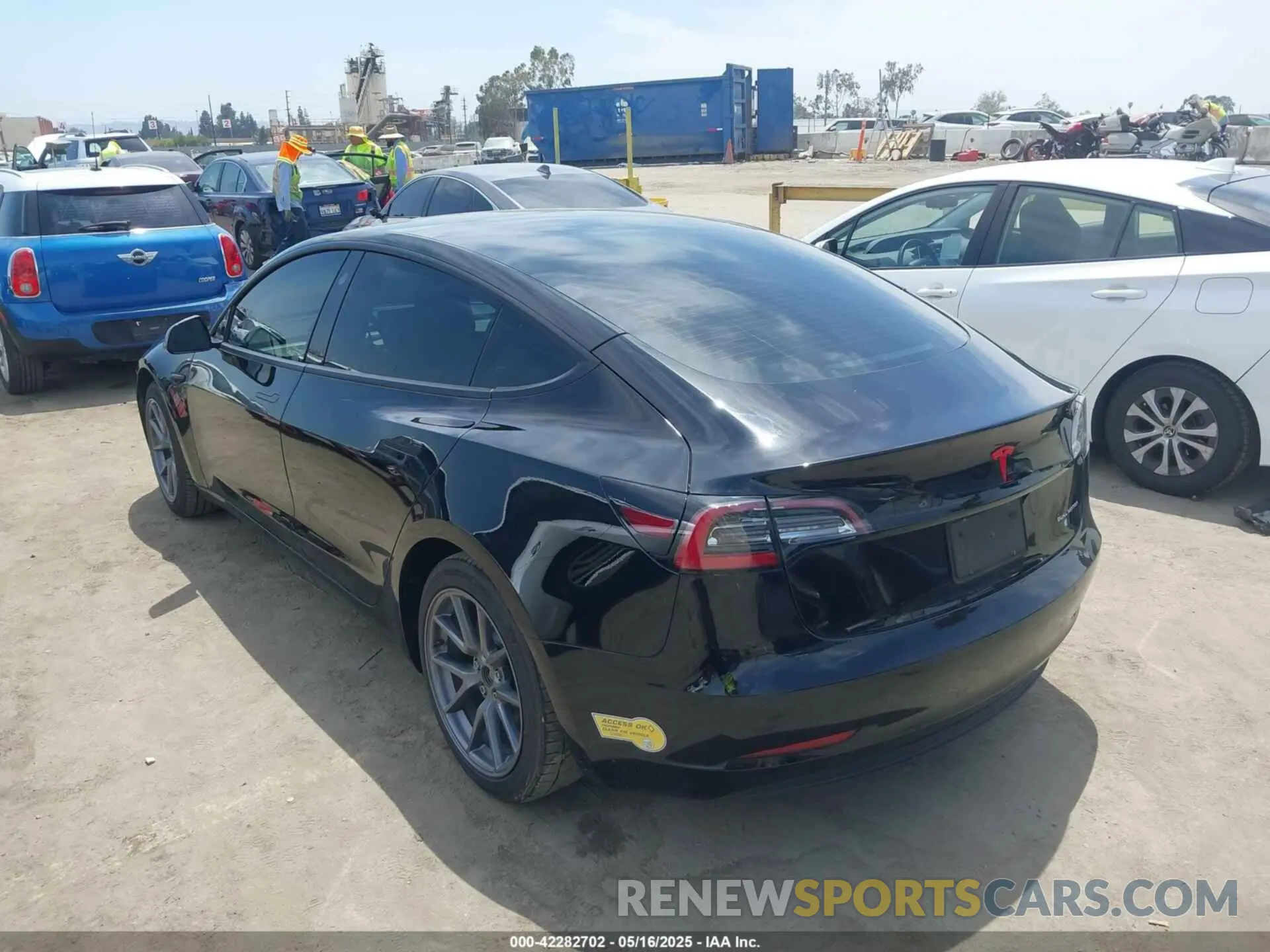 3 Photograph of a damaged car 5YJ3E1EB3NF273165 TESLA MODEL 3 2022