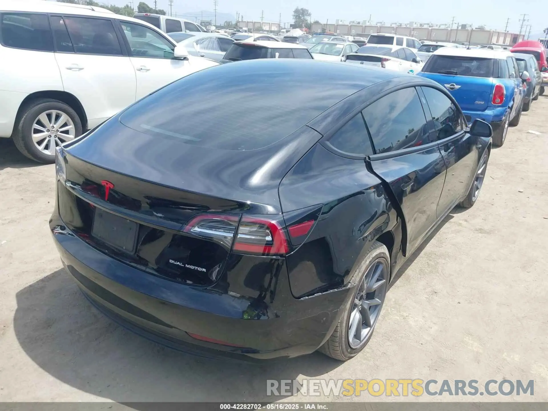 4 Photograph of a damaged car 5YJ3E1EB3NF273165 TESLA MODEL 3 2022