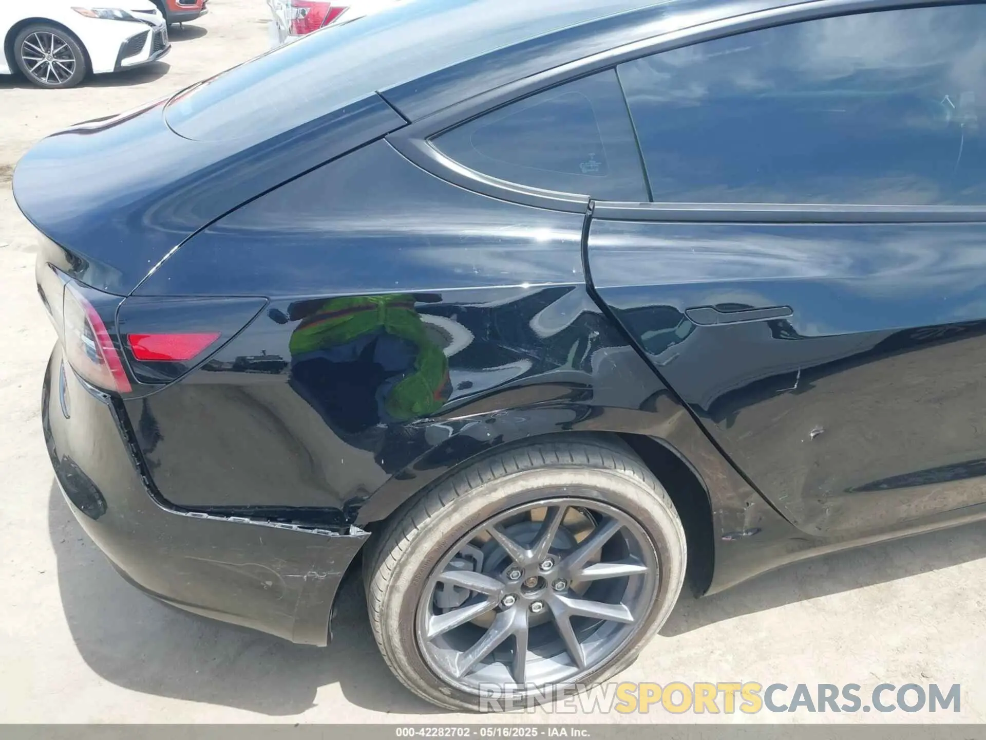 6 Photograph of a damaged car 5YJ3E1EB3NF273165 TESLA MODEL 3 2022