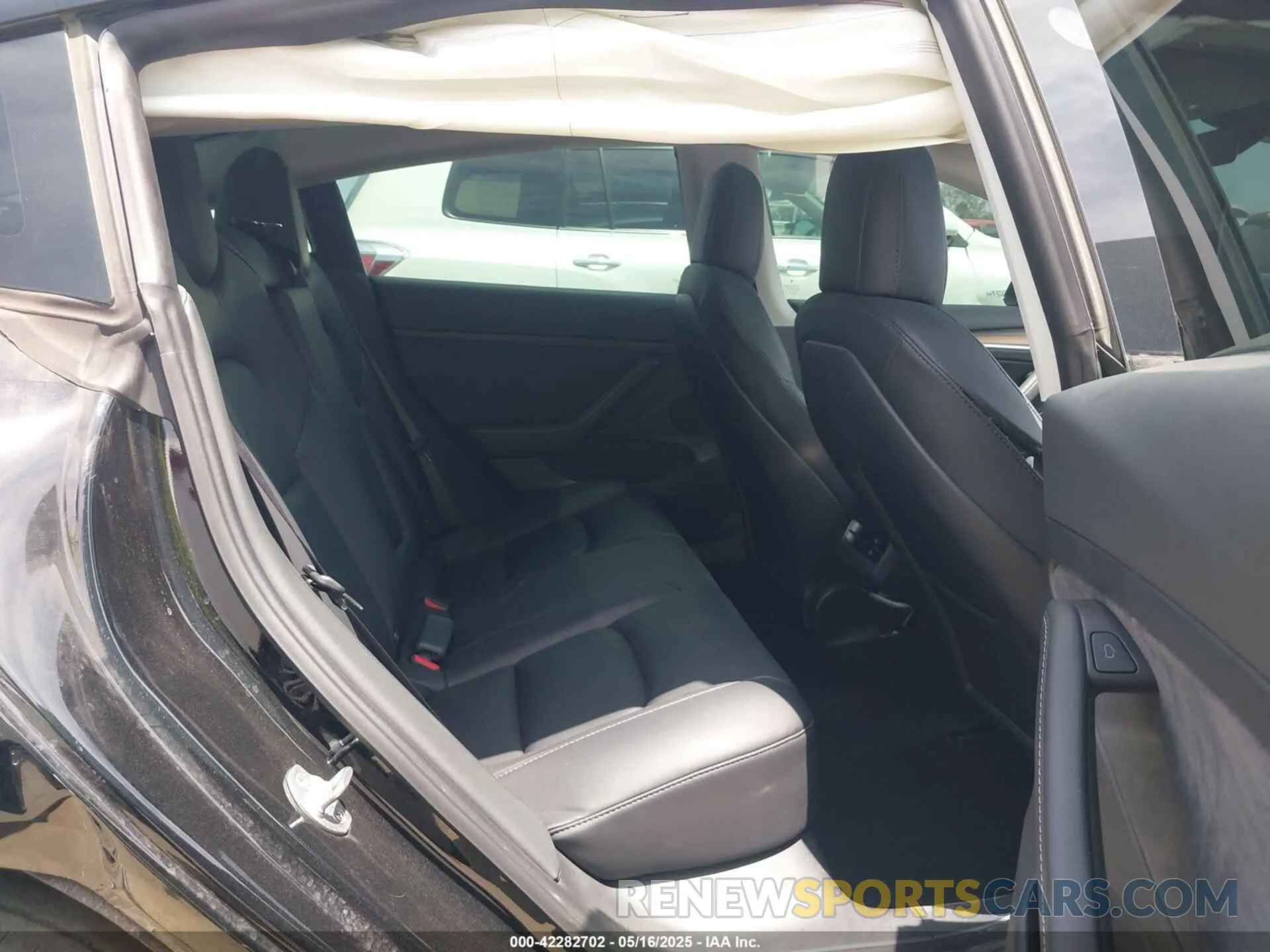 8 Photograph of a damaged car 5YJ3E1EB3NF273165 TESLA MODEL 3 2022