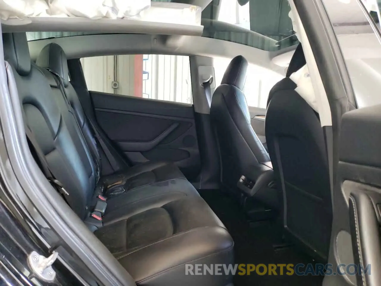10 Photograph of a damaged car 5YJ3E1EB3NF286174 TESLA MODEL 3 2022