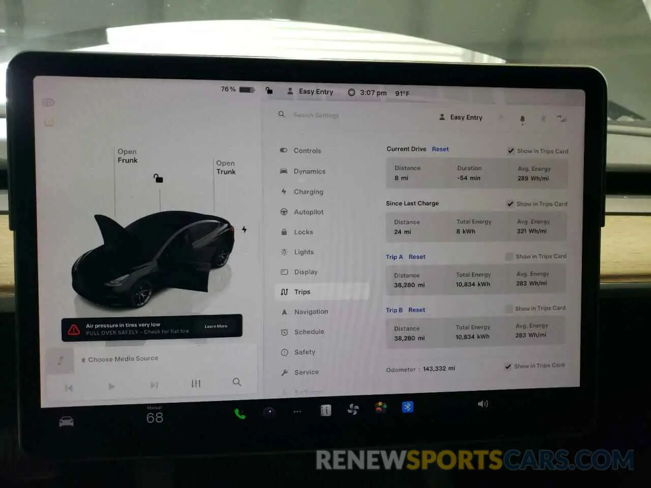 9 Photograph of a damaged car 5YJ3E1EB3NF286174 TESLA MODEL 3 2022