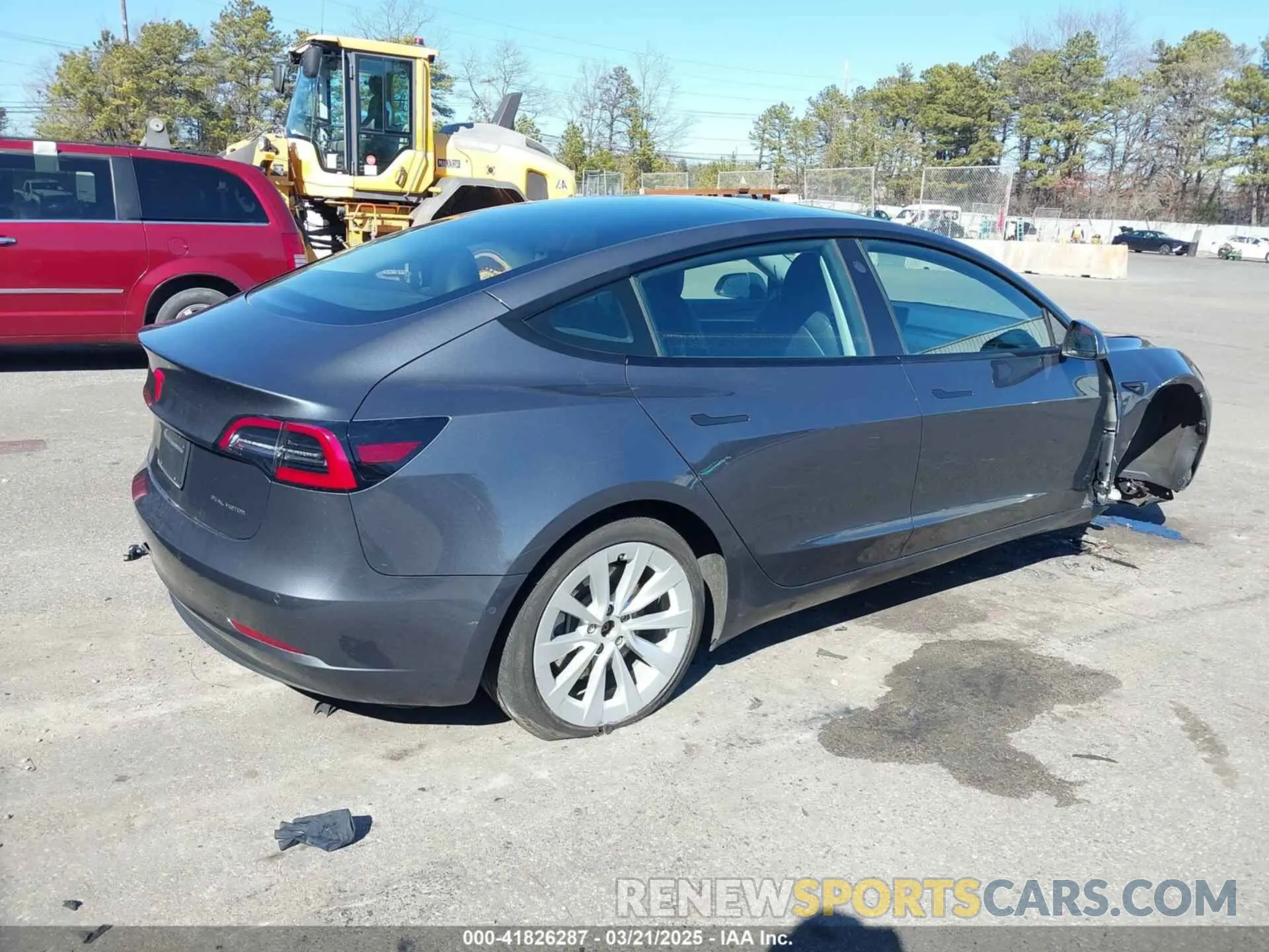 4 Photograph of a damaged car 5YJ3E1EB3NF290550 TESLA MODEL 3 2022