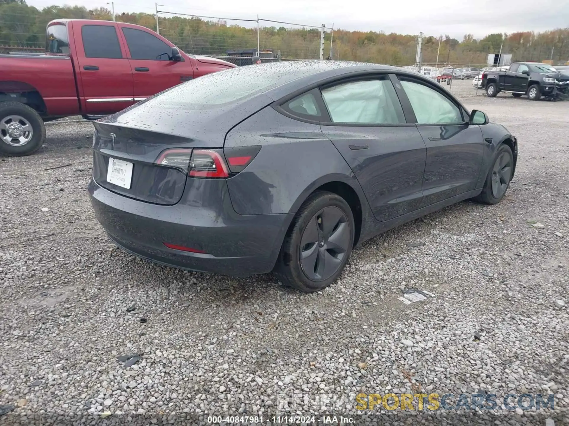4 Photograph of a damaged car 5YJ3E1EB3NF352741 TESLA MODEL 3 2022