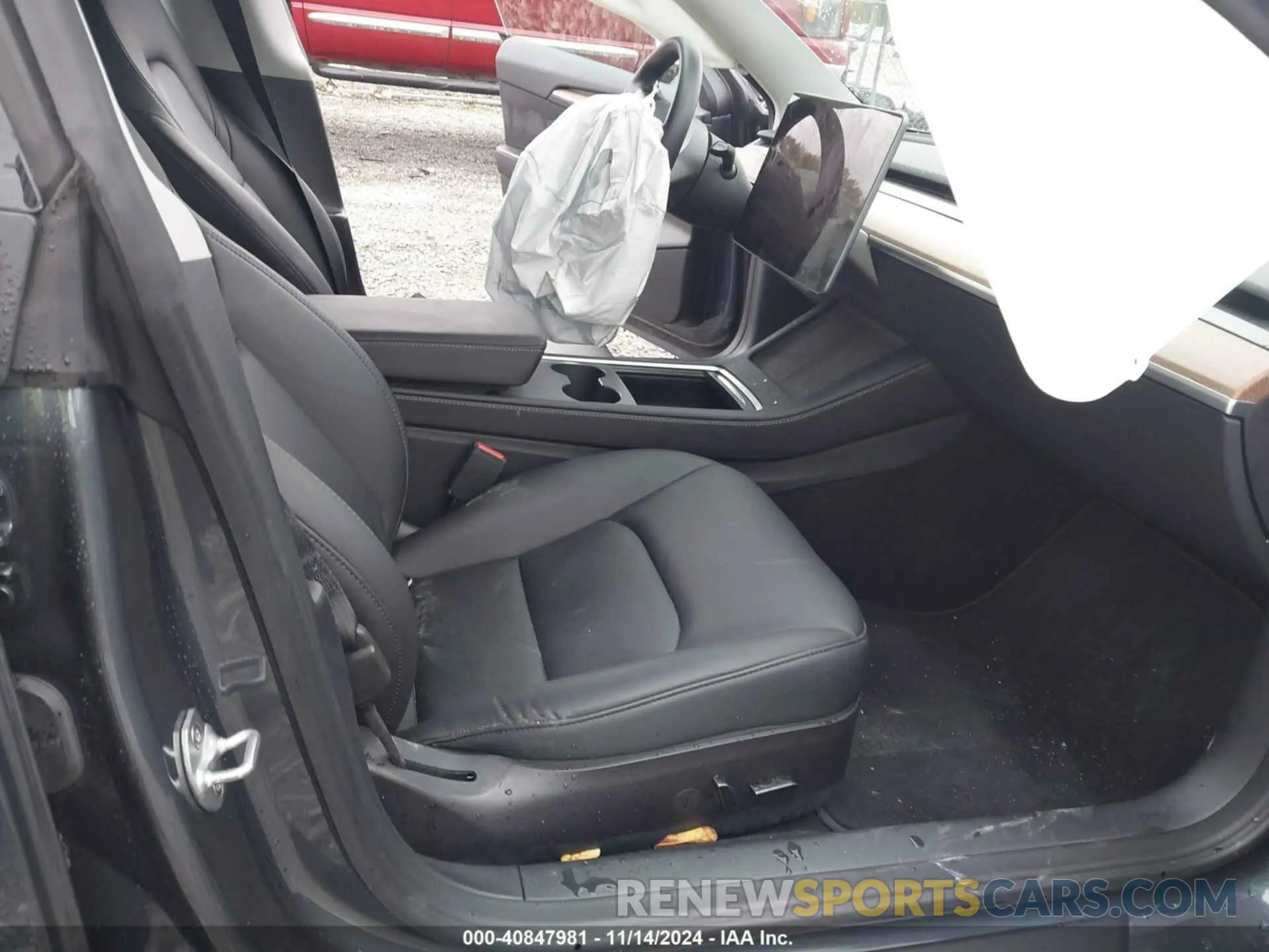 5 Photograph of a damaged car 5YJ3E1EB3NF352741 TESLA MODEL 3 2022
