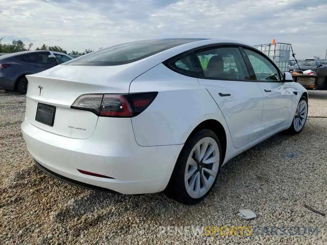 4 Photograph of a damaged car 5YJ3E1EB3NF356529 TESLA MODEL 3 2022