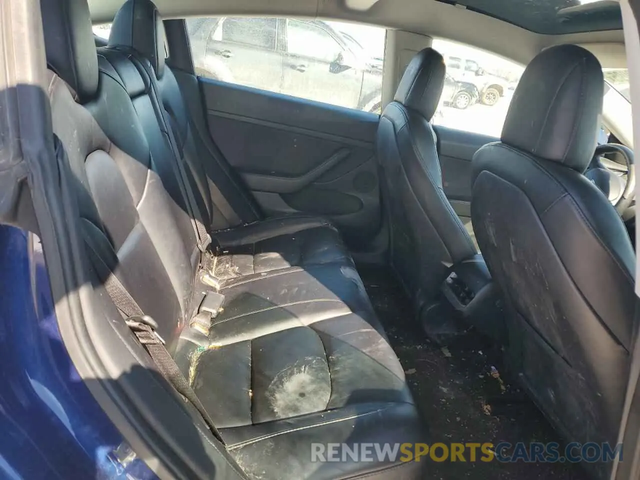 10 Photograph of a damaged car 5YJ3E1EB4NF143606 TESLA MODEL 3 2022