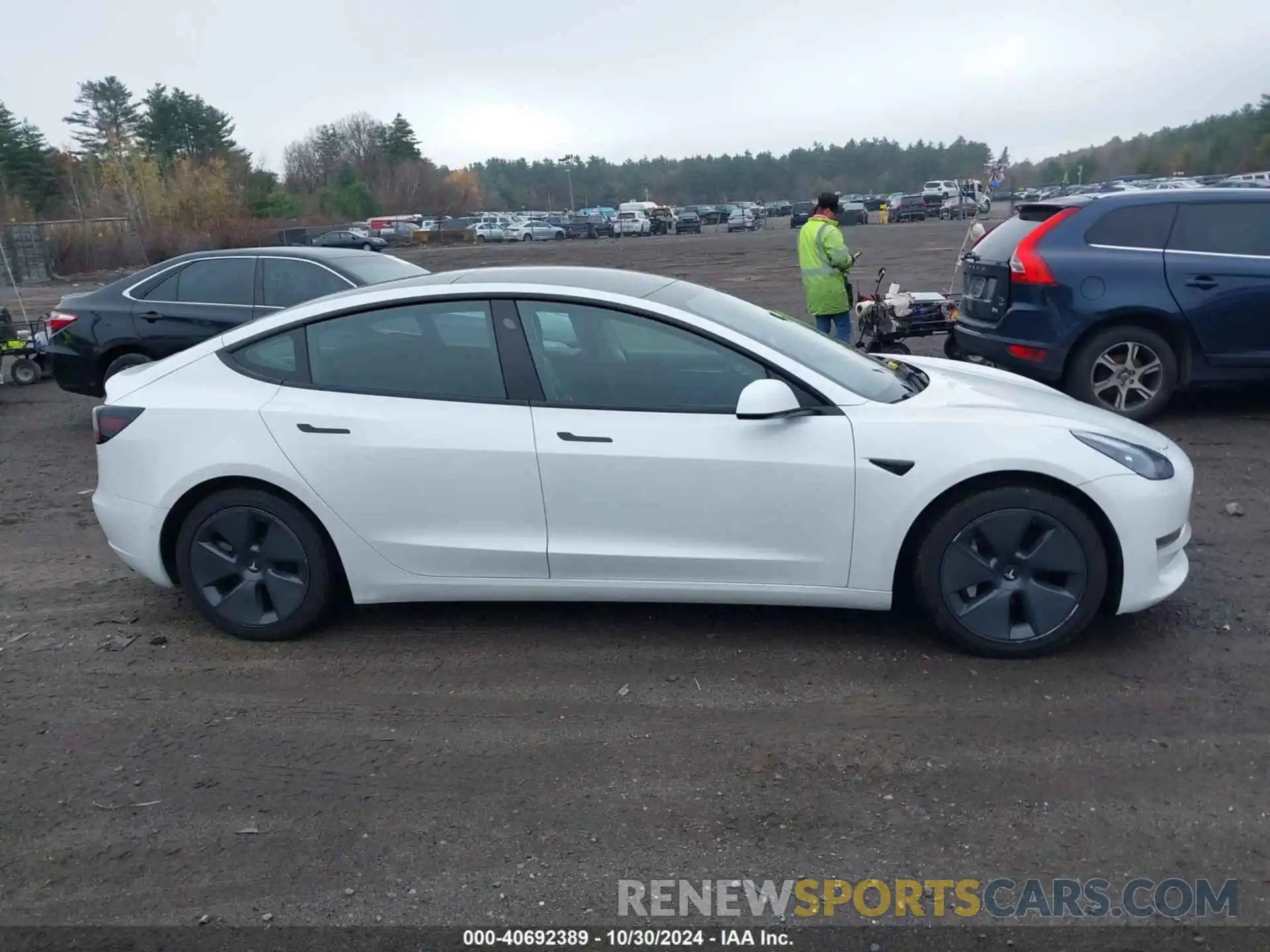 13 Photograph of a damaged car 5YJ3E1EB4NF152435 TESLA MODEL 3 2022