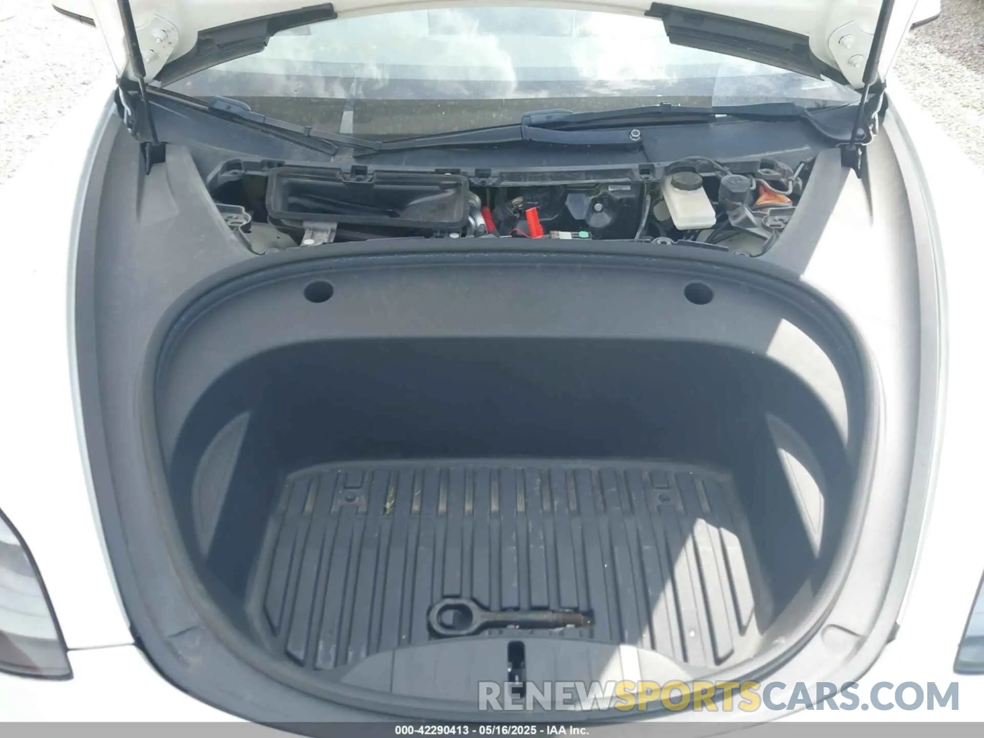 10 Photograph of a damaged car 5YJ3E1EB4NF165427 TESLA MODEL 3 2022