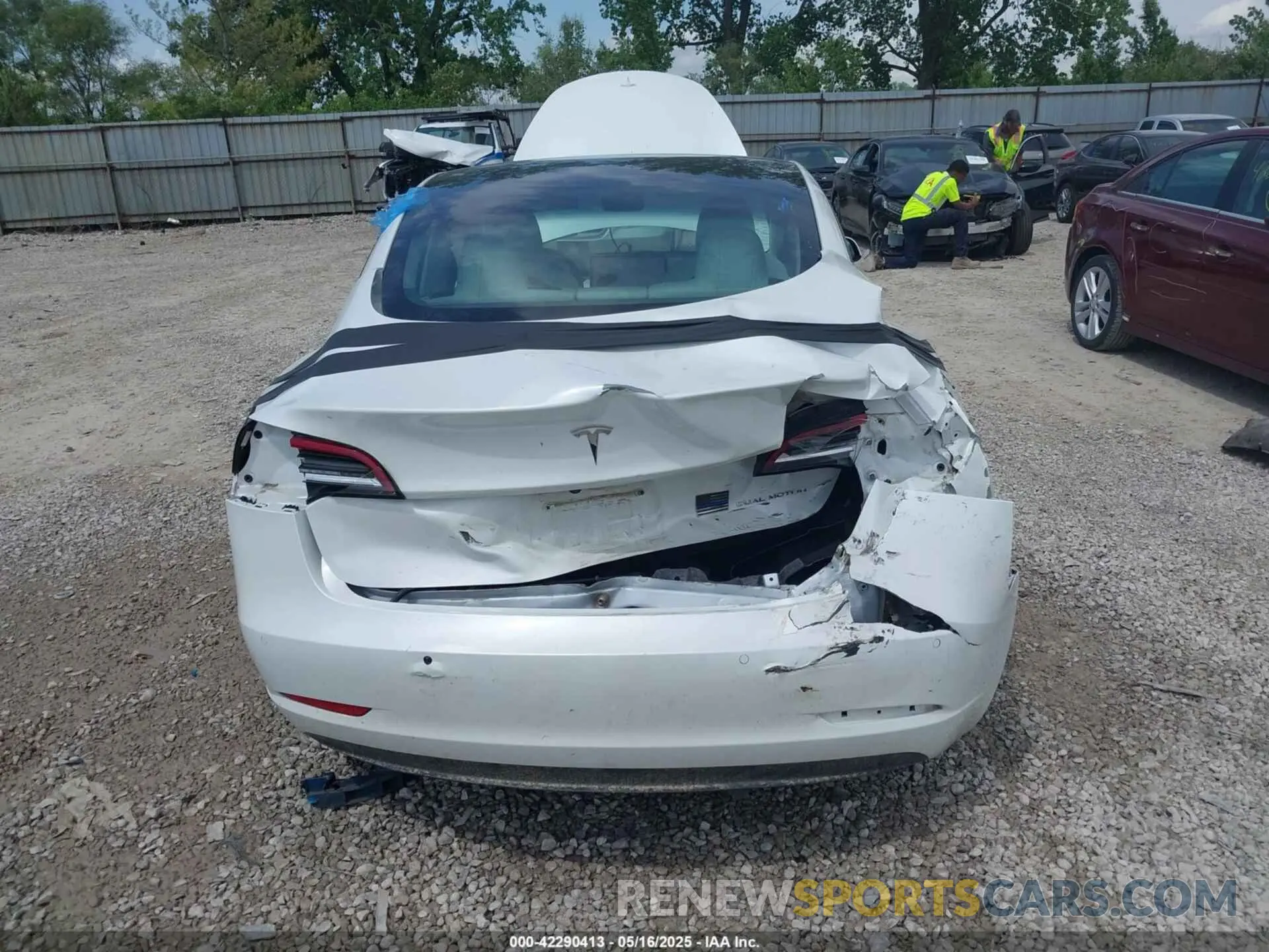 17 Photograph of a damaged car 5YJ3E1EB4NF165427 TESLA MODEL 3 2022