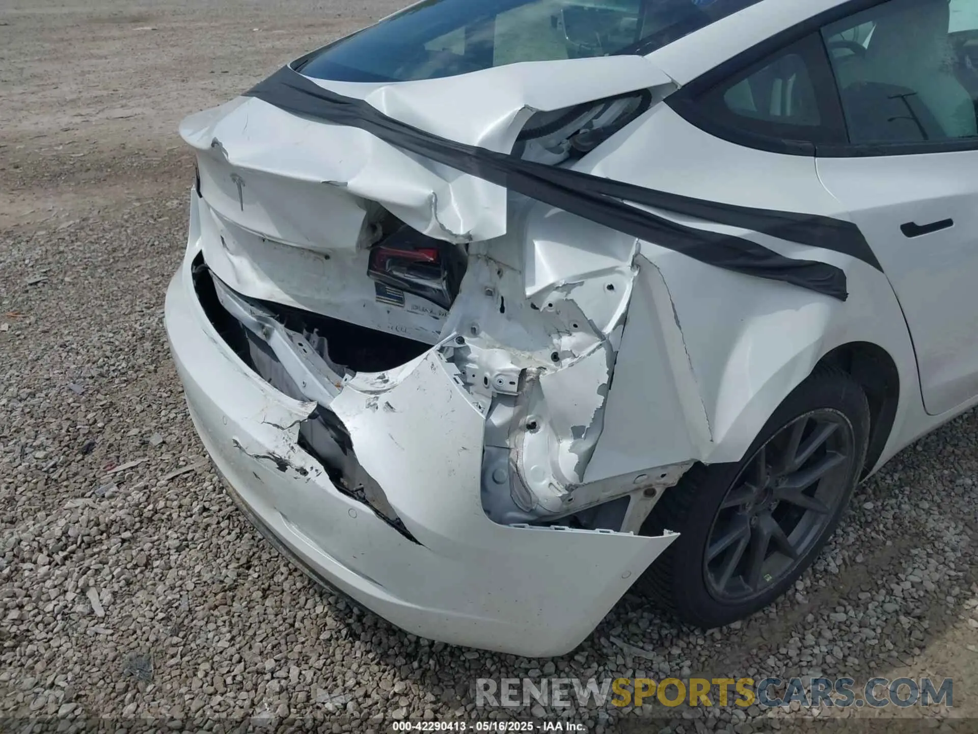 20 Photograph of a damaged car 5YJ3E1EB4NF165427 TESLA MODEL 3 2022