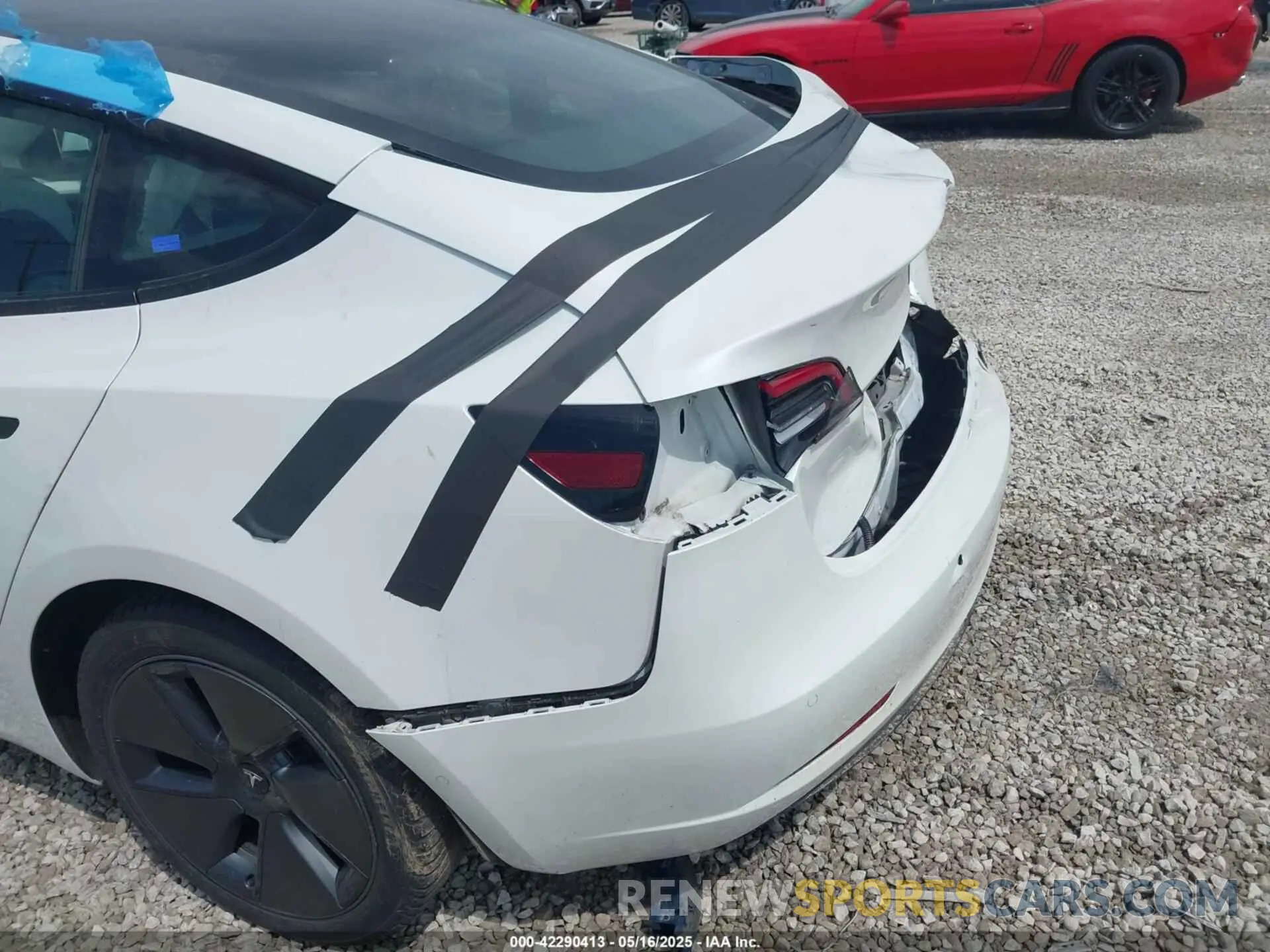 24 Photograph of a damaged car 5YJ3E1EB4NF165427 TESLA MODEL 3 2022