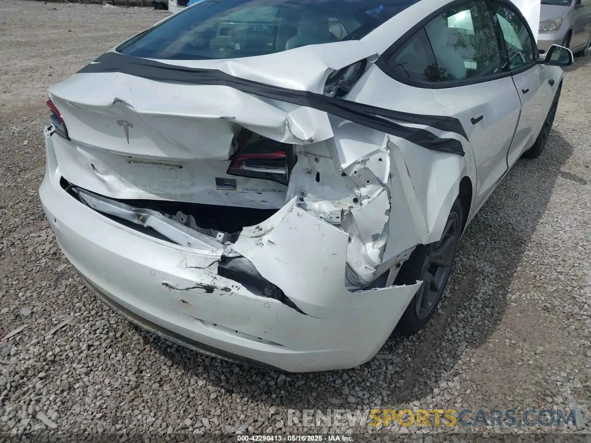 6 Photograph of a damaged car 5YJ3E1EB4NF165427 TESLA MODEL 3 2022