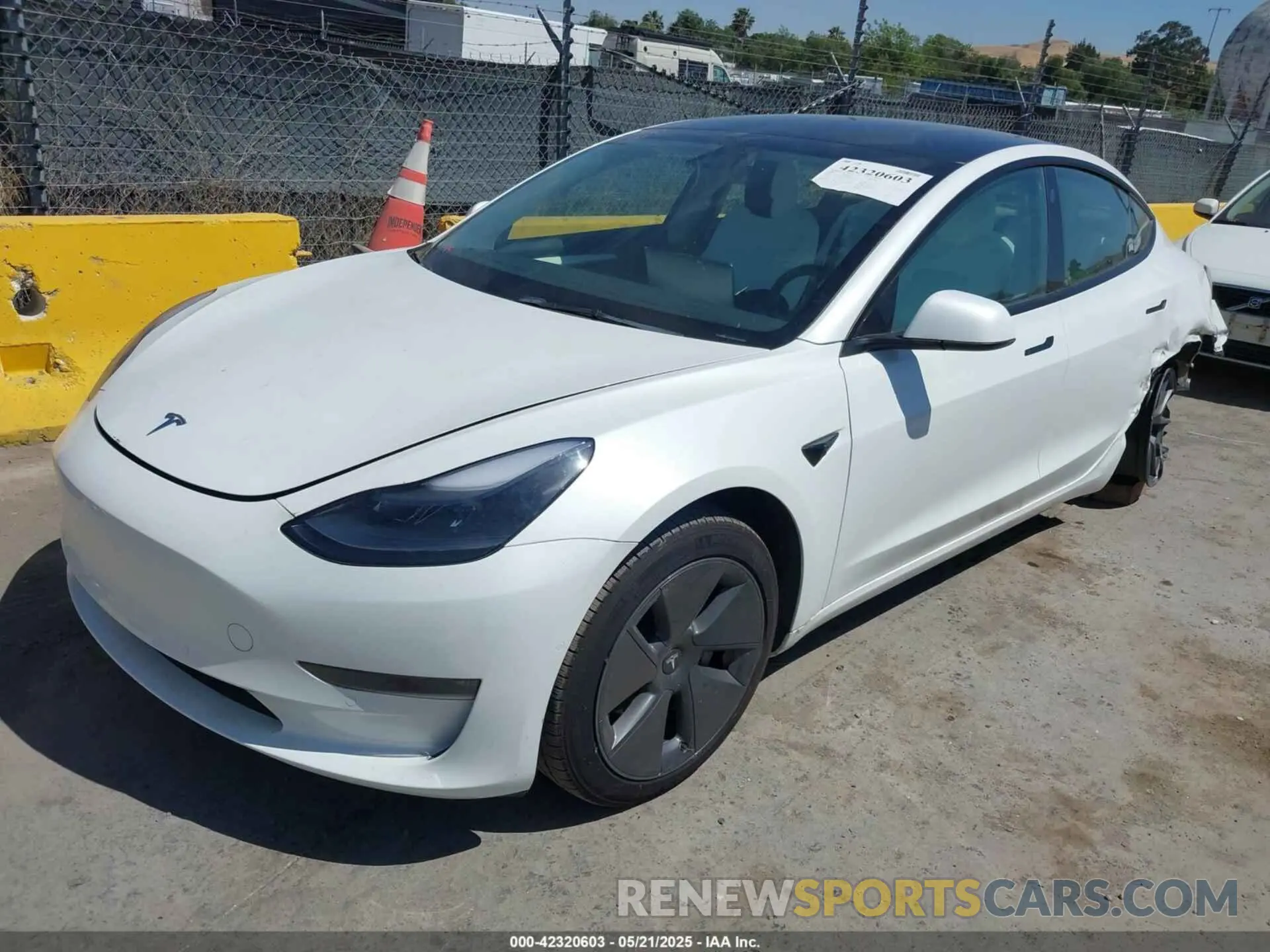 2 Photograph of a damaged car 5YJ3E1EB4NF169400 TESLA MODEL 3 2022
