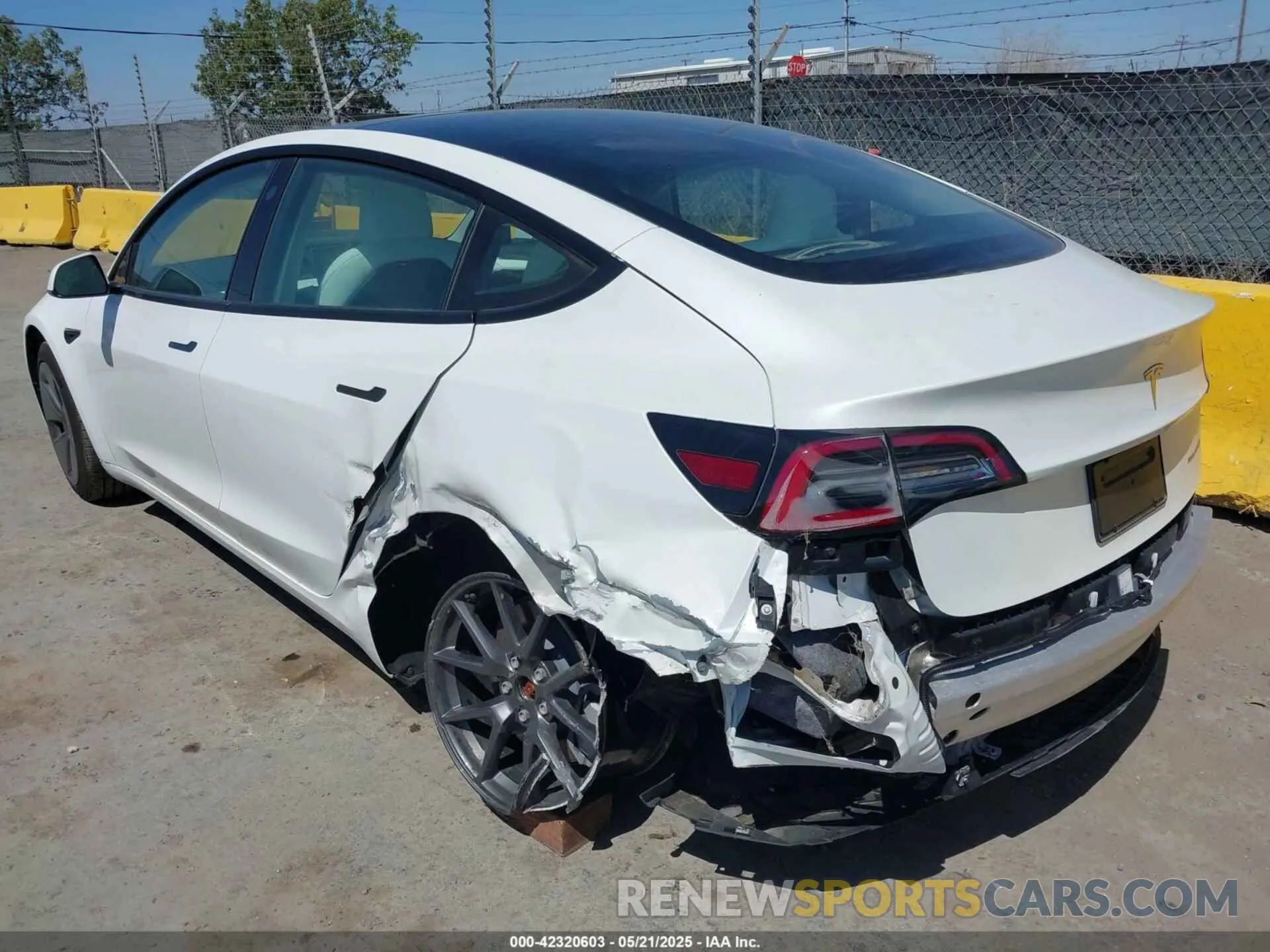 3 Photograph of a damaged car 5YJ3E1EB4NF169400 TESLA MODEL 3 2022