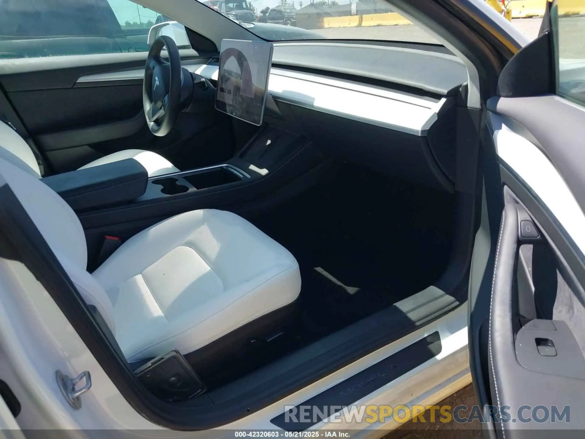 5 Photograph of a damaged car 5YJ3E1EB4NF169400 TESLA MODEL 3 2022