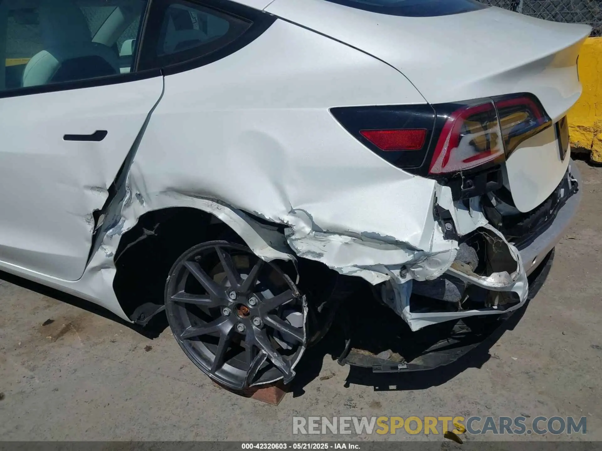 6 Photograph of a damaged car 5YJ3E1EB4NF169400 TESLA MODEL 3 2022