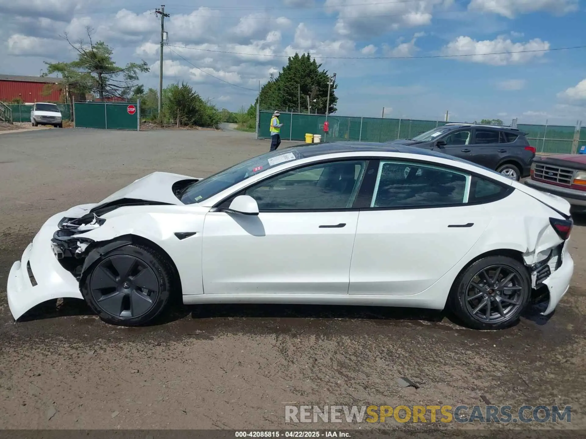 14 Photograph of a damaged car 5YJ3E1EB4NF183832 TESLA MODEL 3 2022