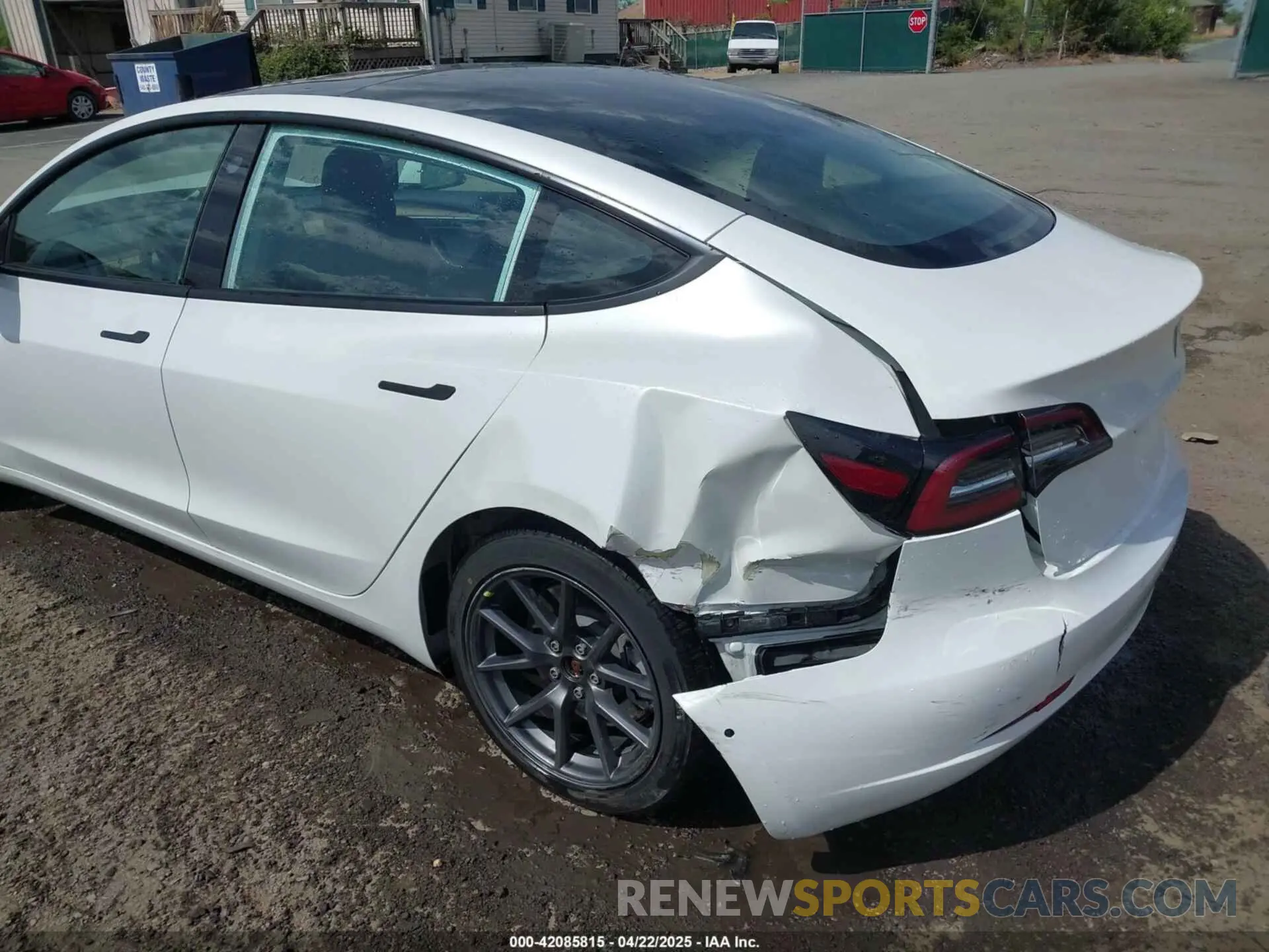 19 Photograph of a damaged car 5YJ3E1EB4NF183832 TESLA MODEL 3 2022