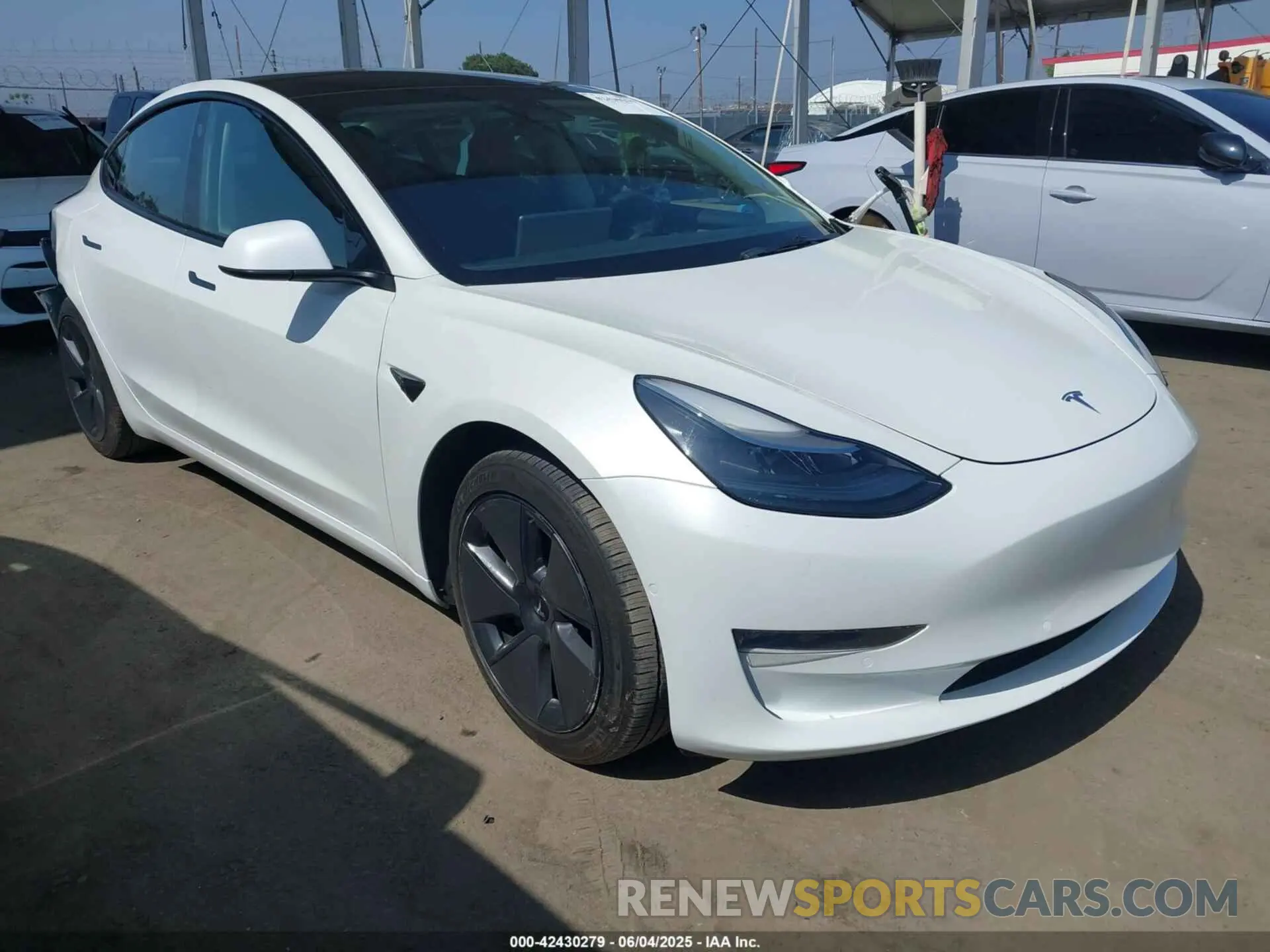 1 Photograph of a damaged car 5YJ3E1EB4NF183958 TESLA MODEL 3 2022