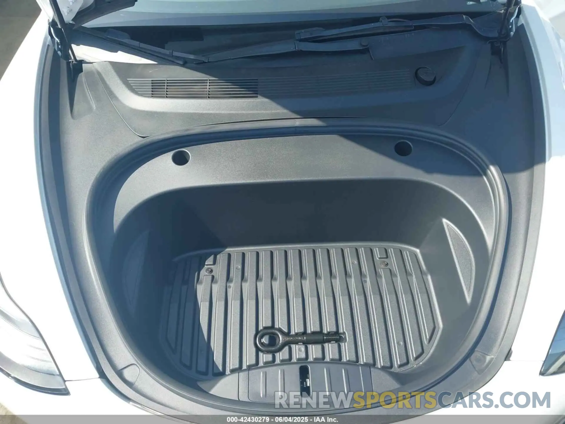 10 Photograph of a damaged car 5YJ3E1EB4NF183958 TESLA MODEL 3 2022