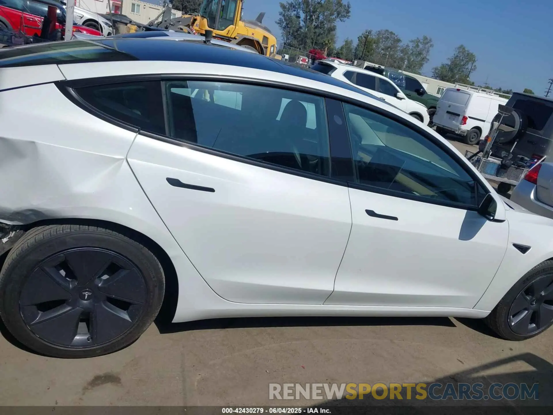 13 Photograph of a damaged car 5YJ3E1EB4NF183958 TESLA MODEL 3 2022